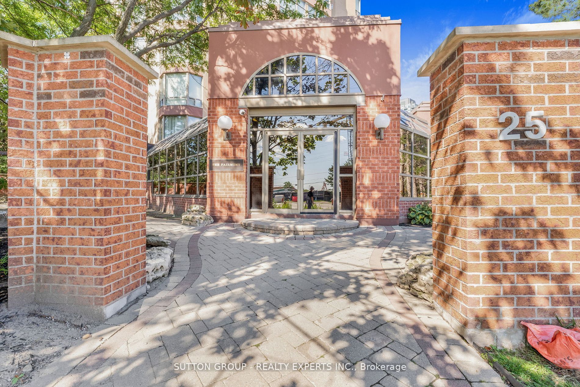 25 Fairview Rd W, #Lph8