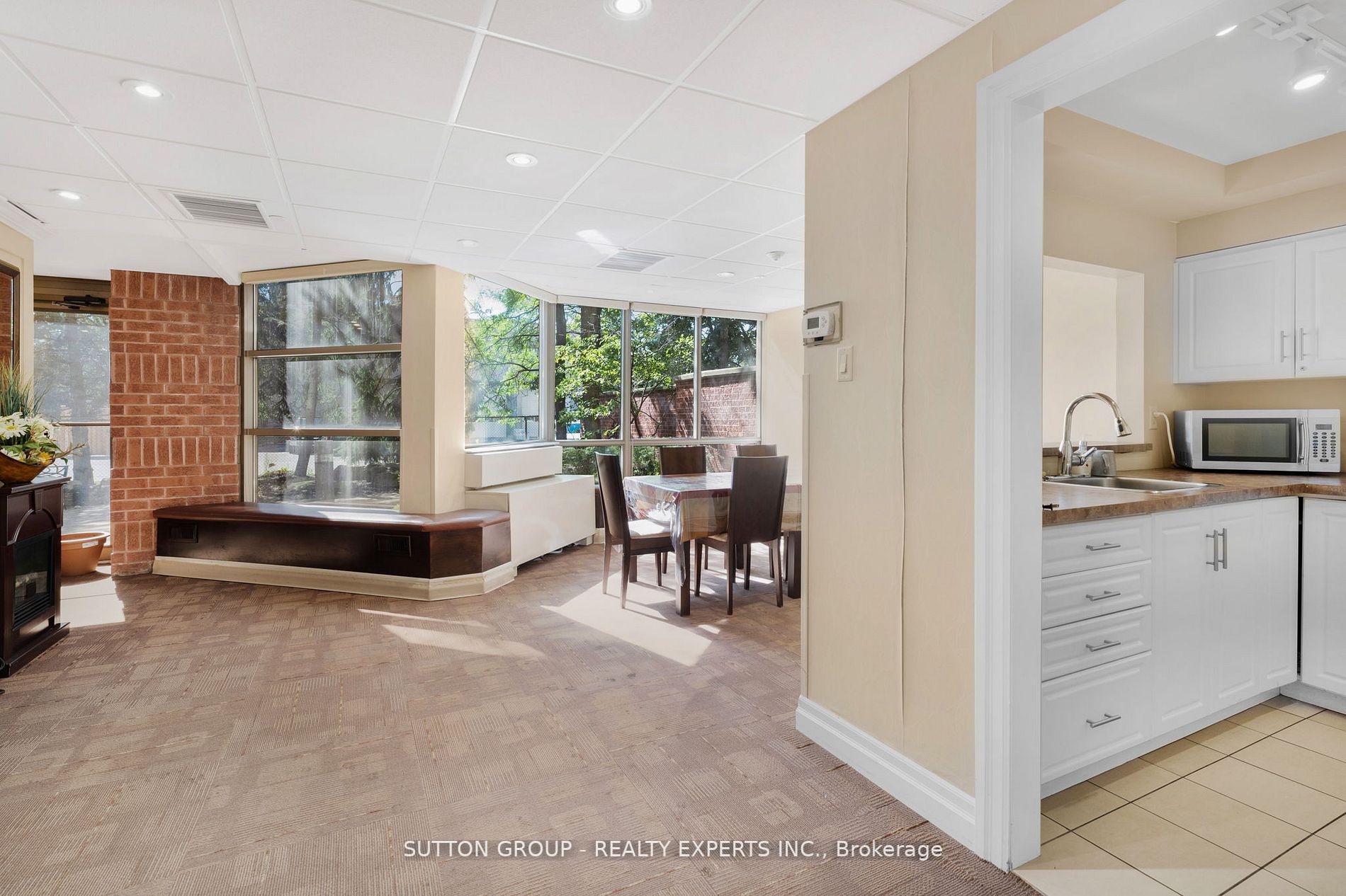 25 Fairview Rd W, #Lph8