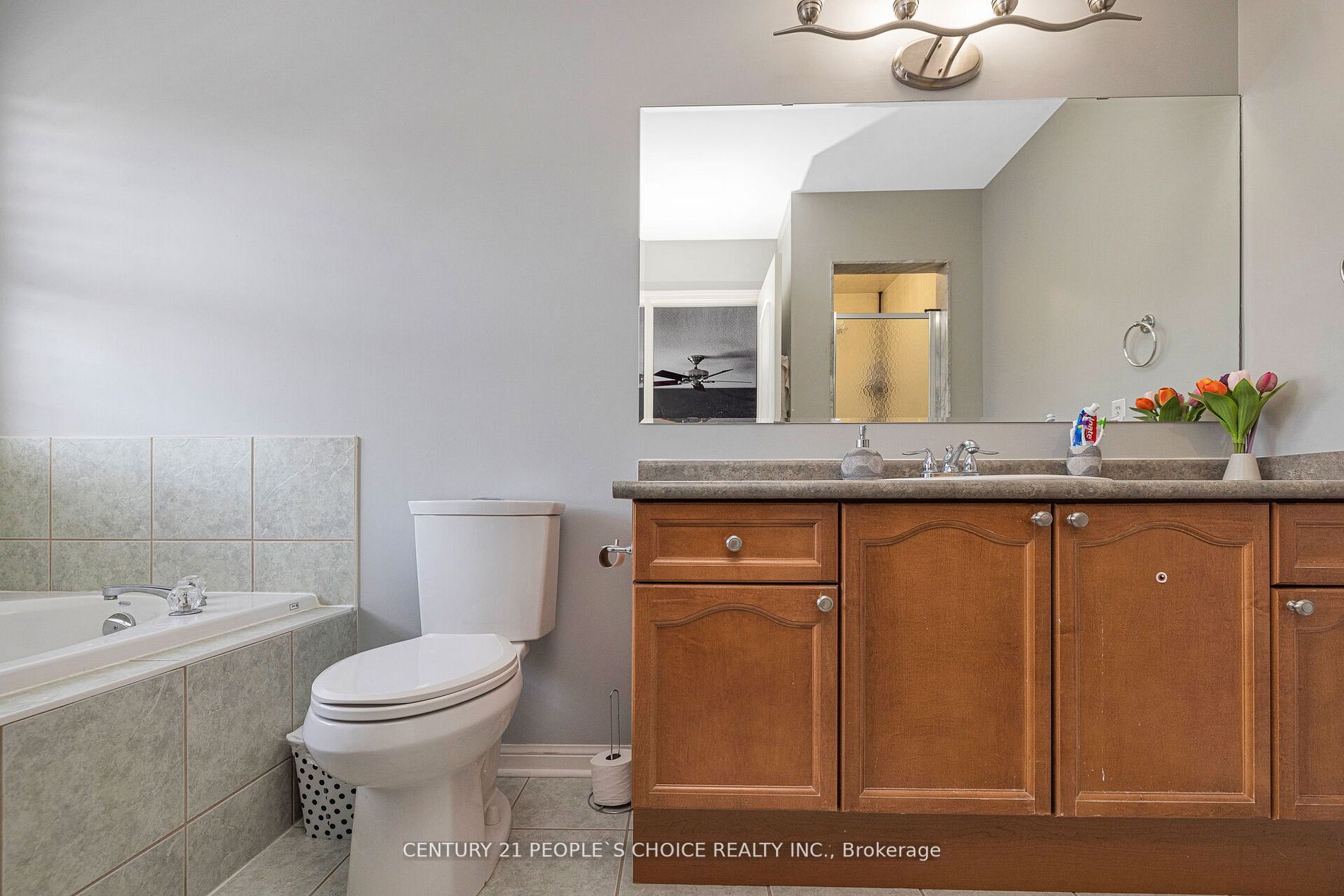 1051 Bowring Cres