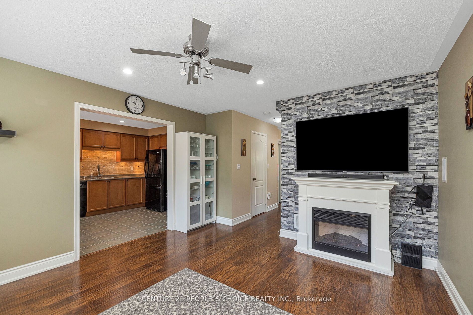 1051 Bowring Cres