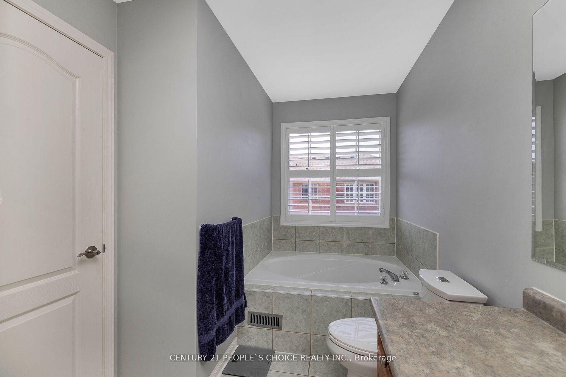 1051 Bowring Cres