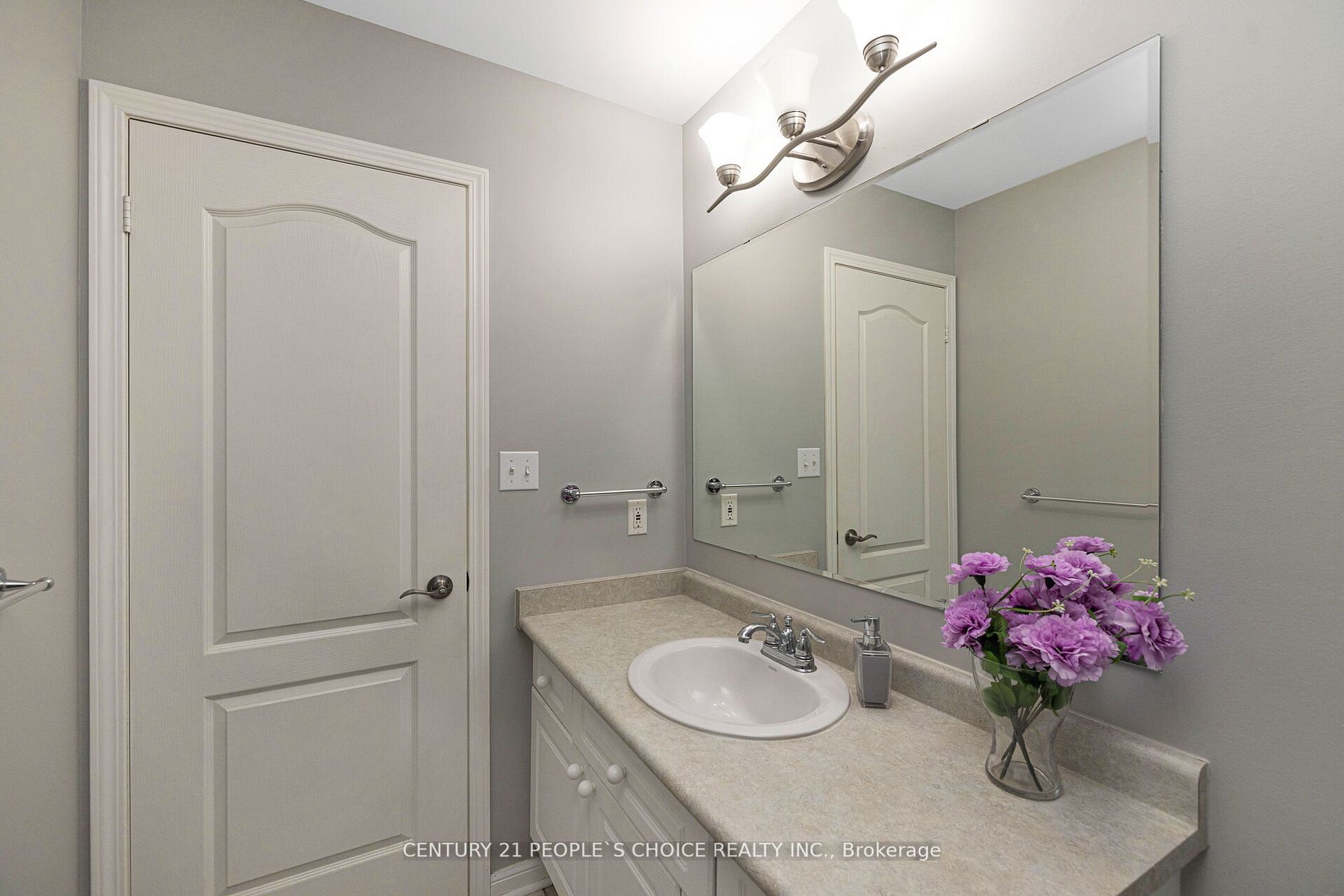 1051 Bowring Cres