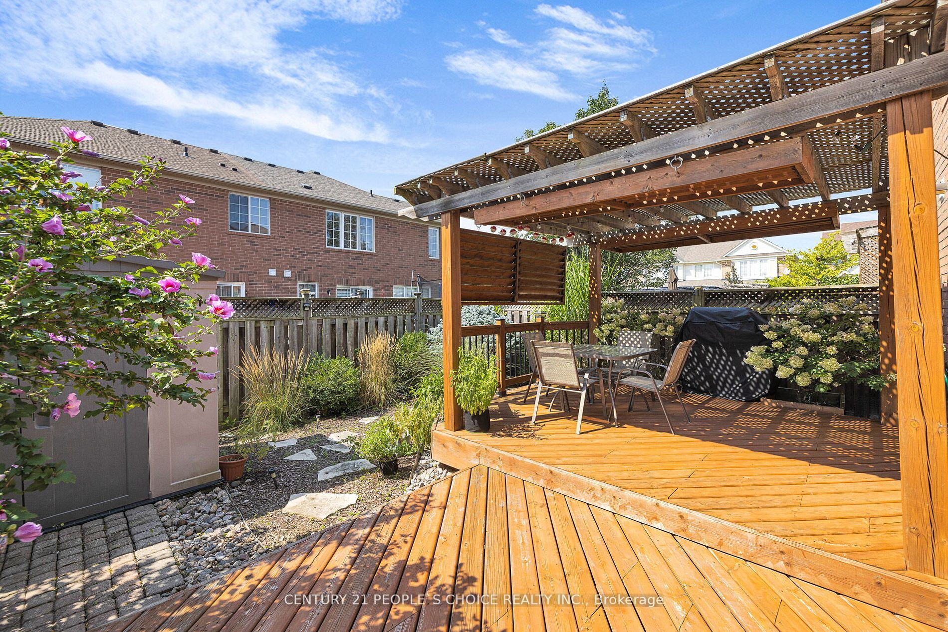 1051 Bowring Cres