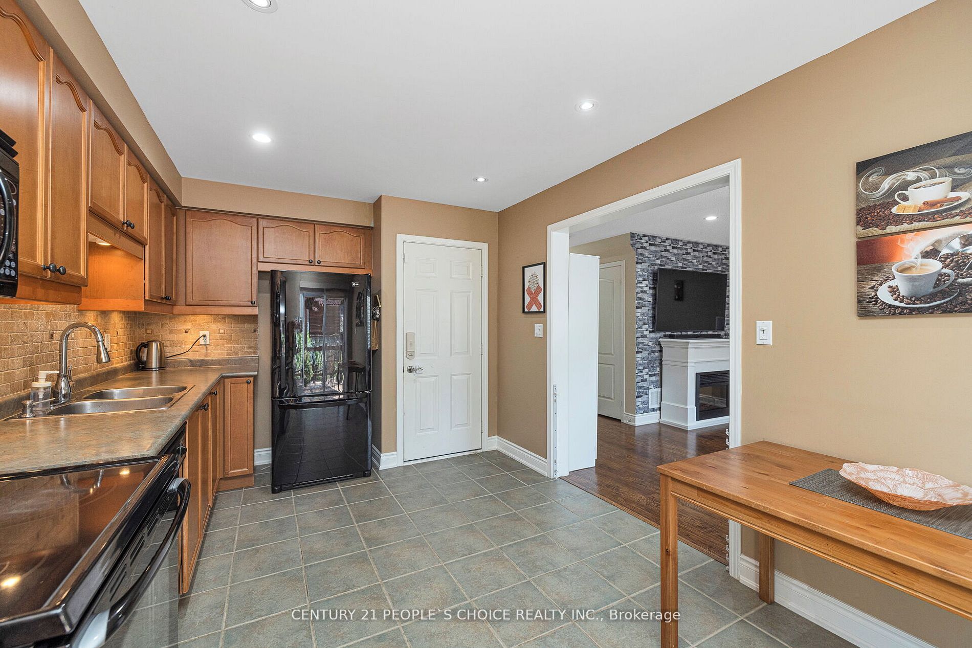 1051 Bowring Cres