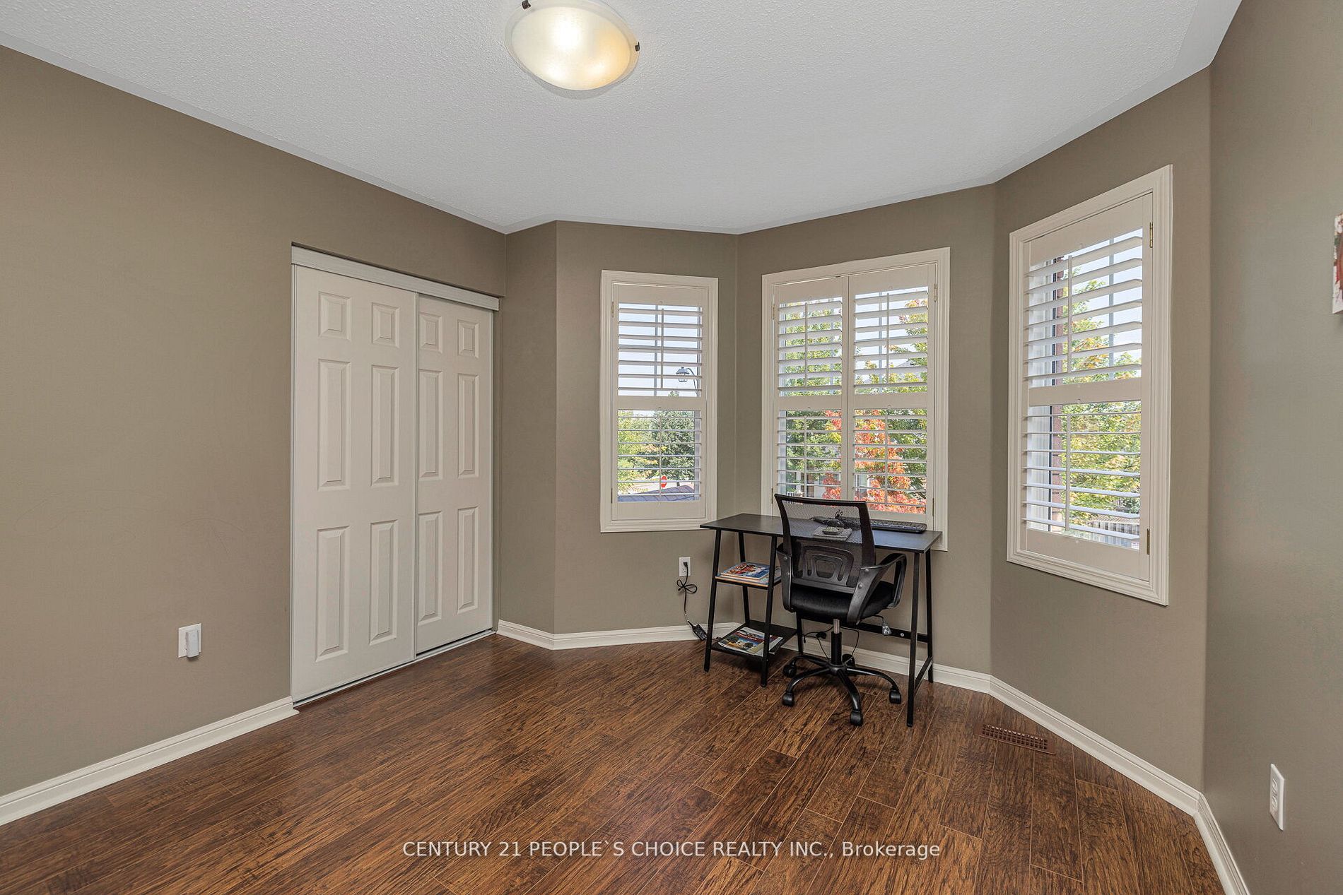 1051 Bowring Cres