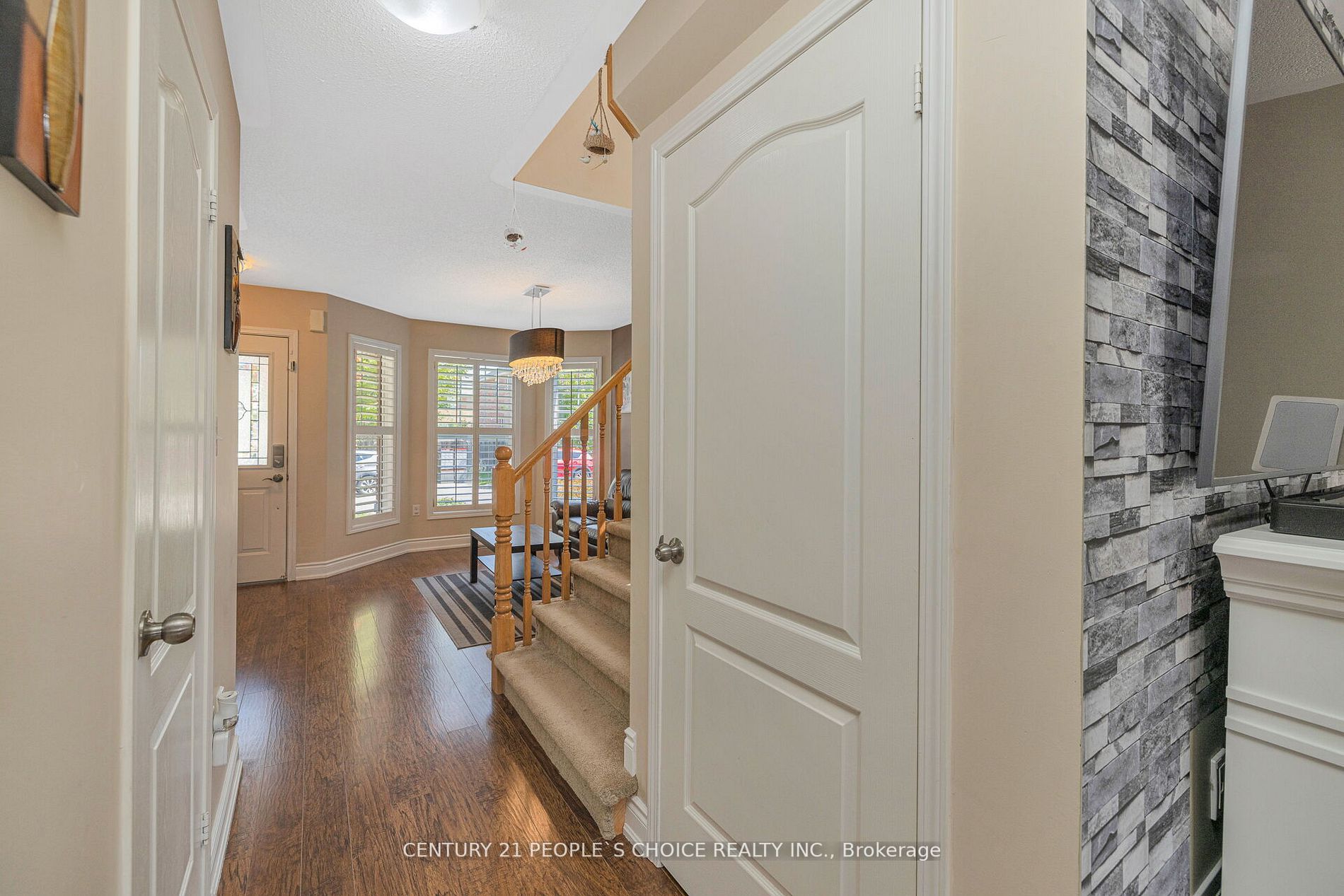 1051 Bowring Cres