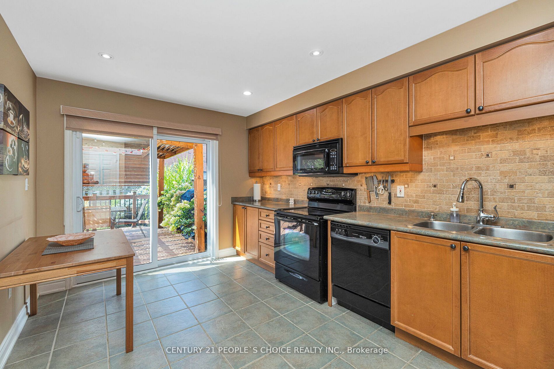 1051 Bowring Cres