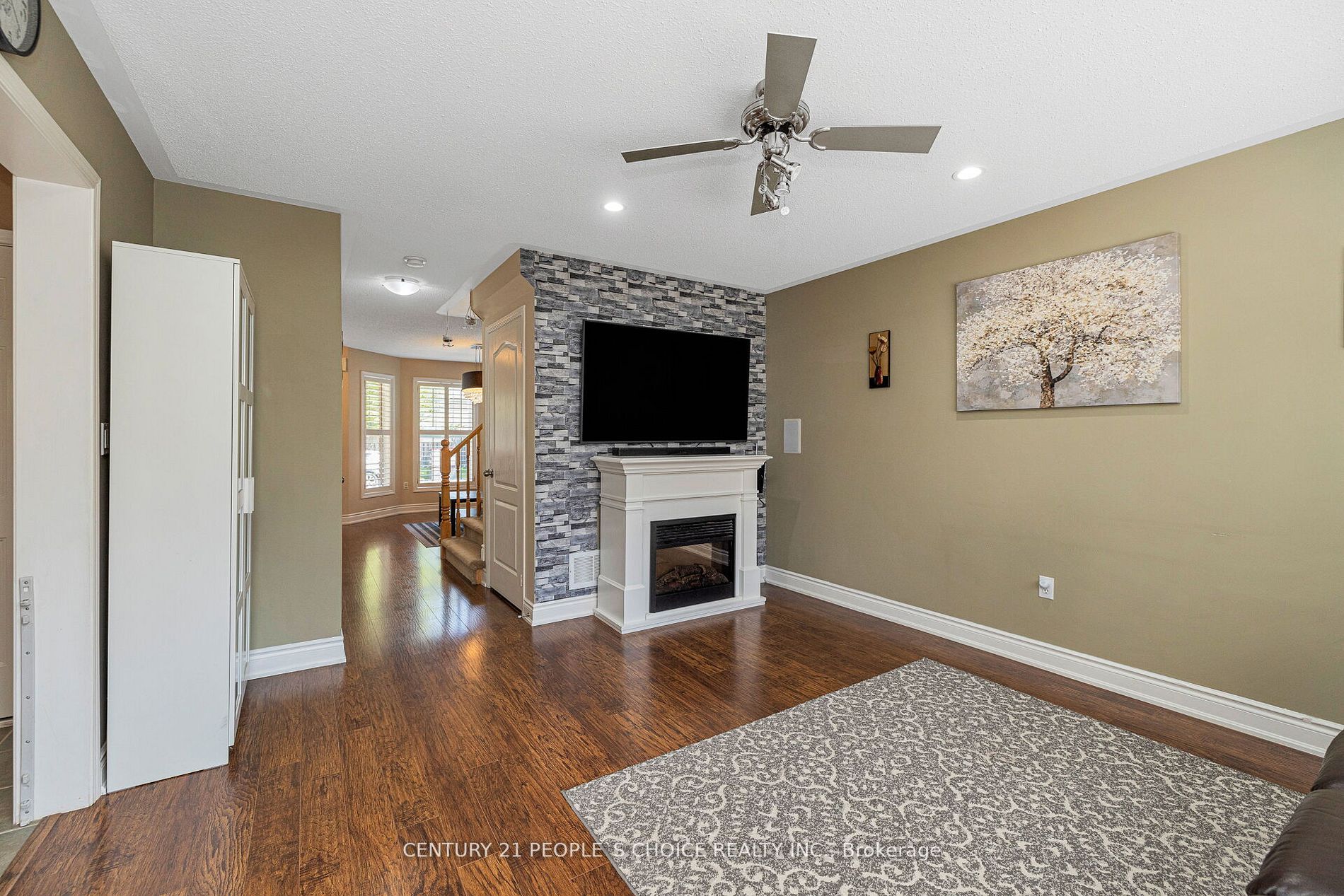 1051 Bowring Cres