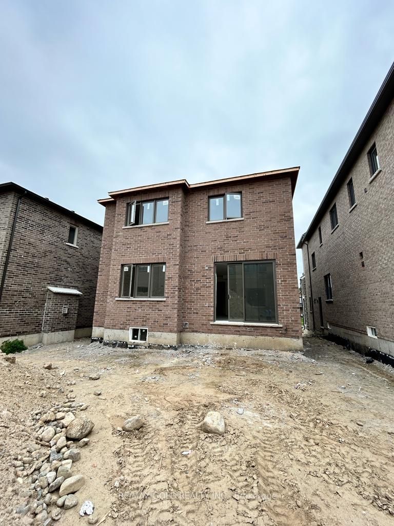 107 Walker Rd W