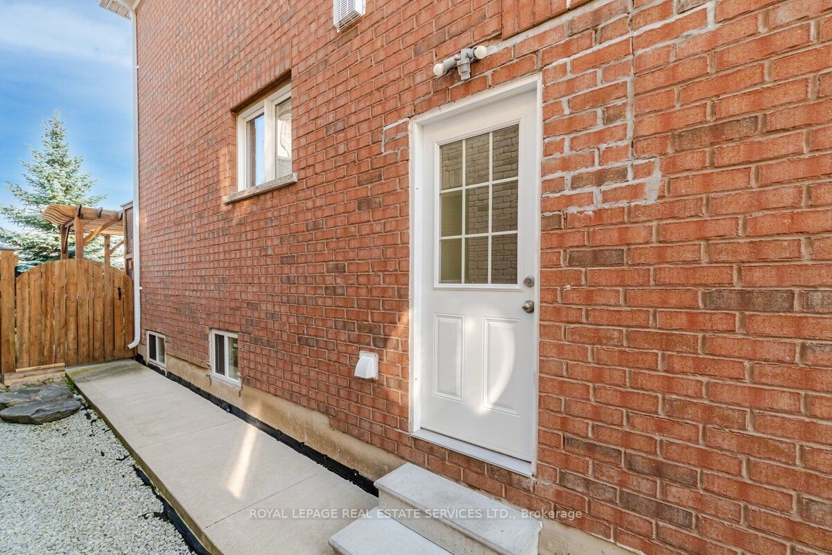 30 Messina Avenue