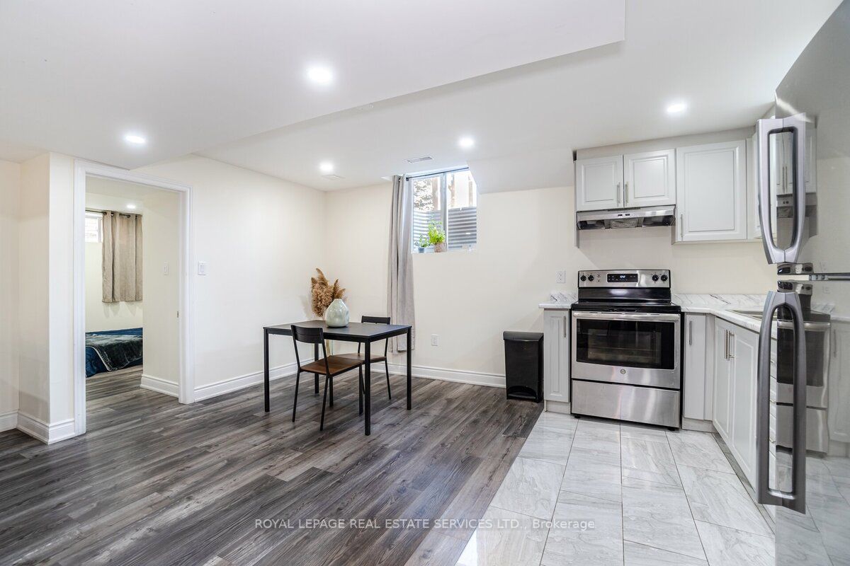 30 Messina Avenue