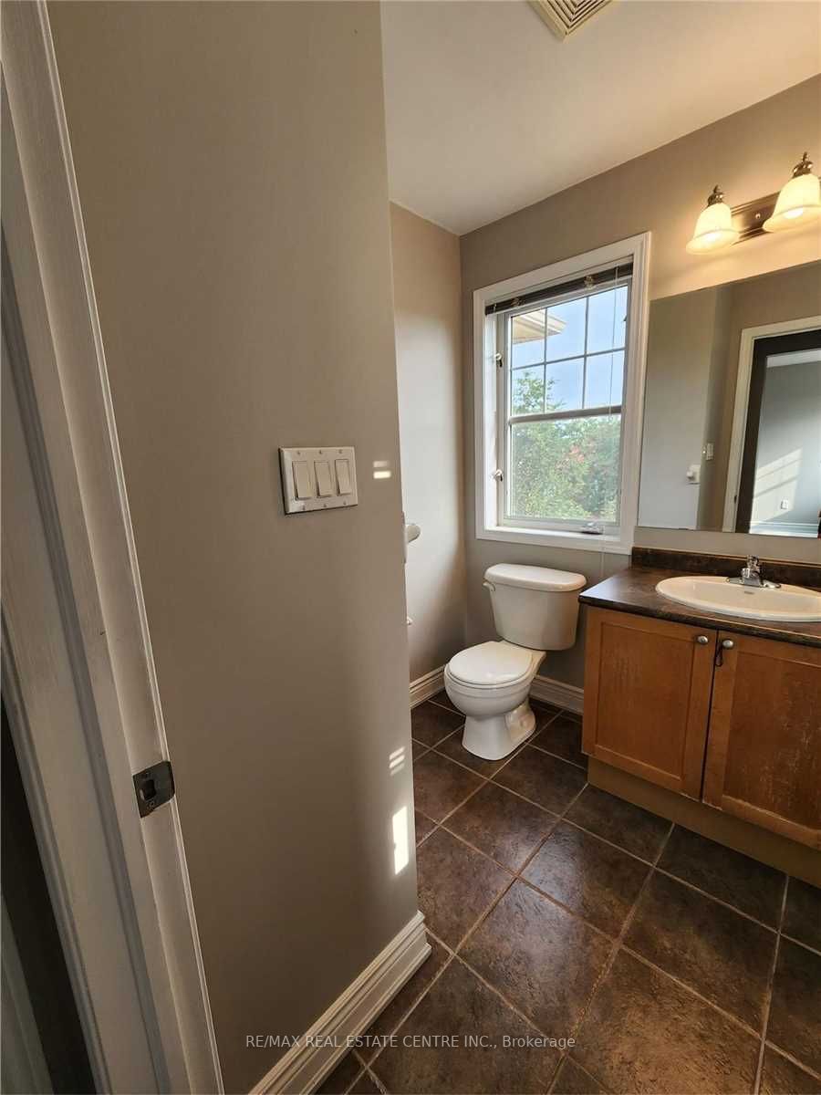 950 Burgess Gdns