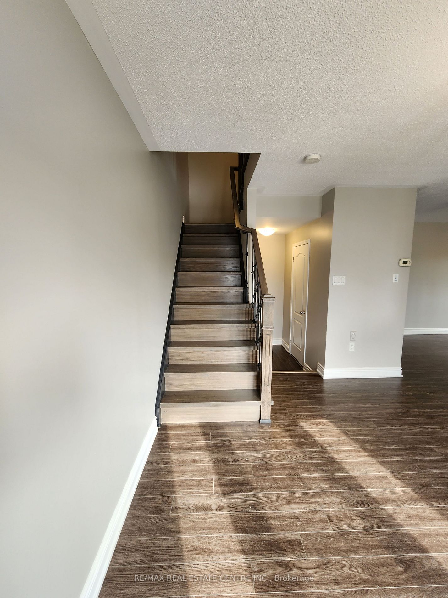 950 Burgess Gdns