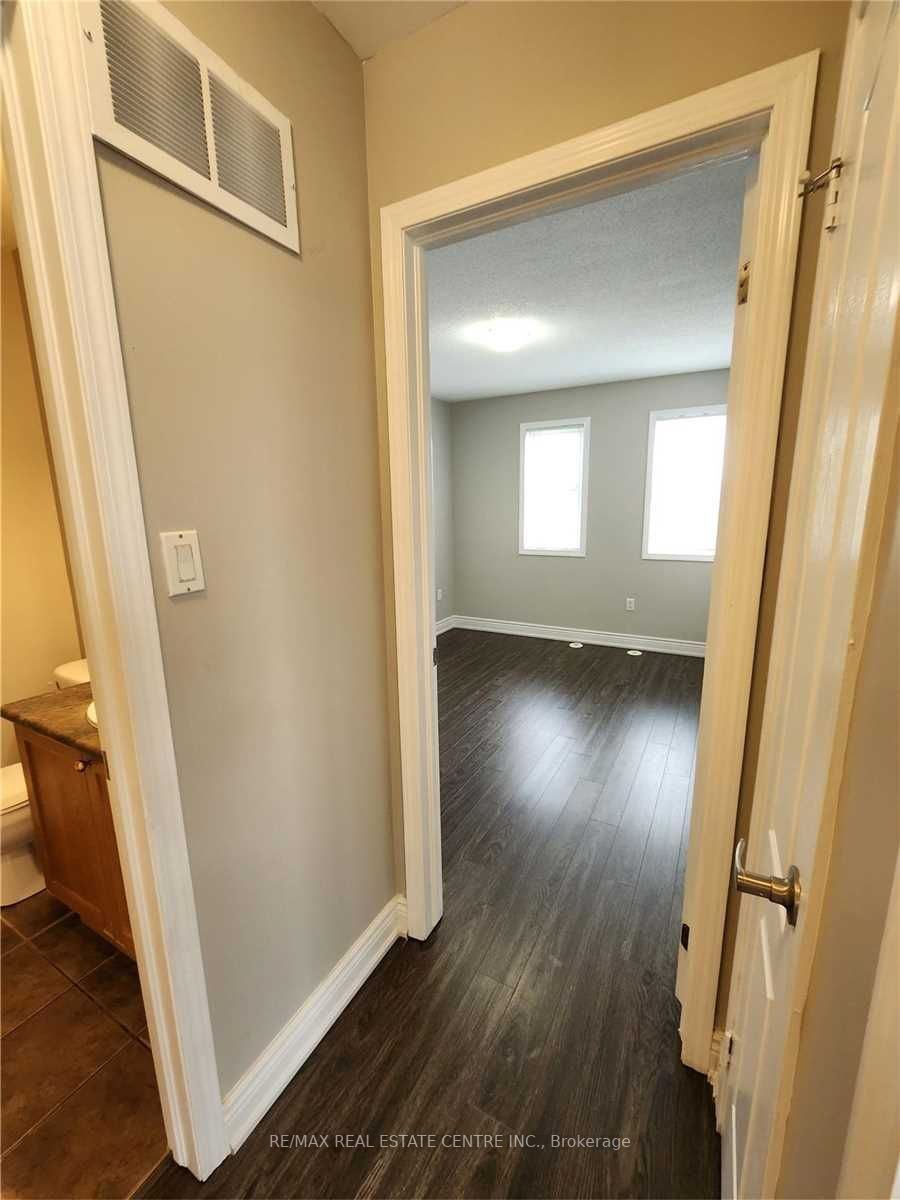 950 Burgess Gdns