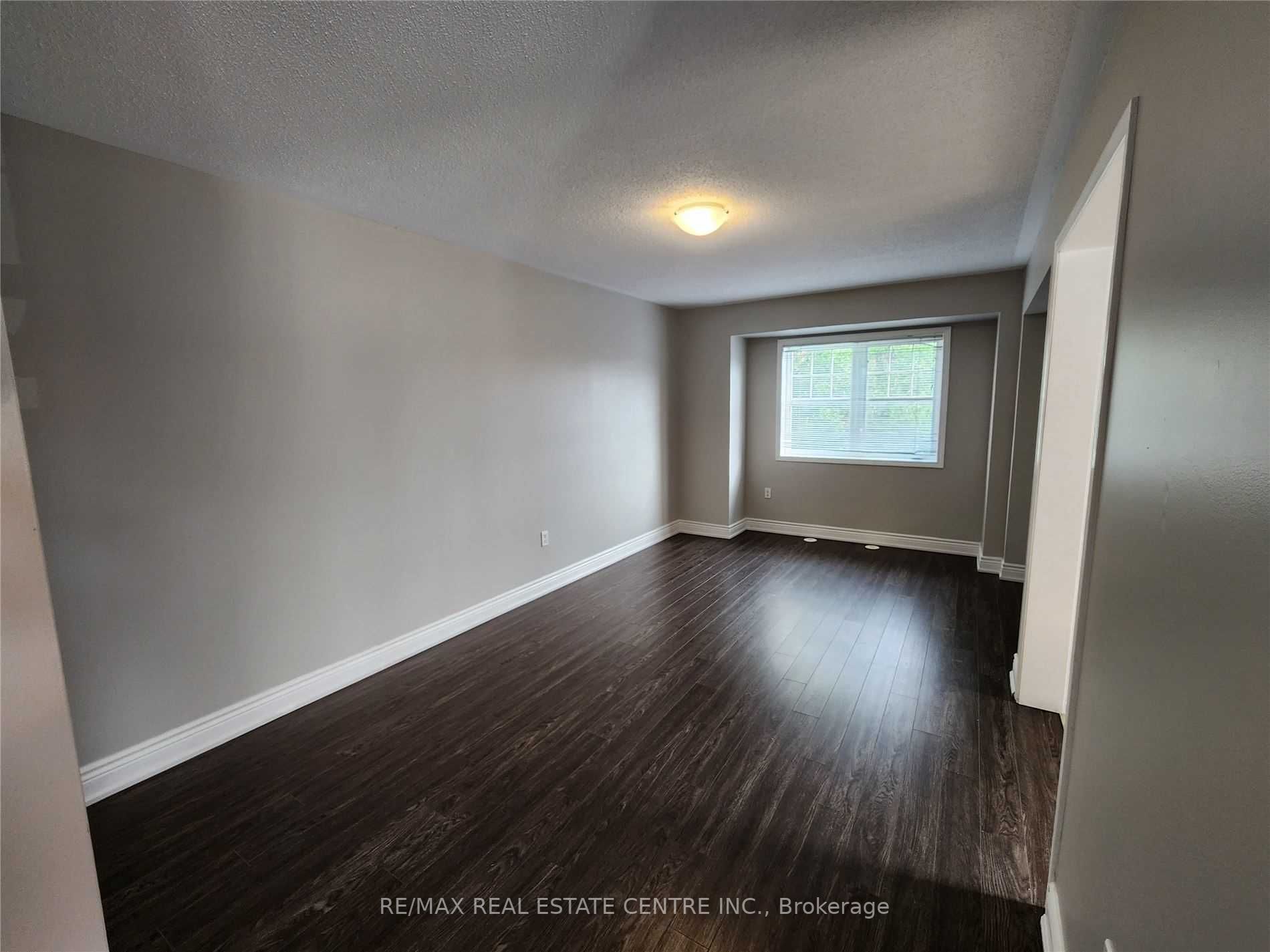 950 Burgess Gdns
