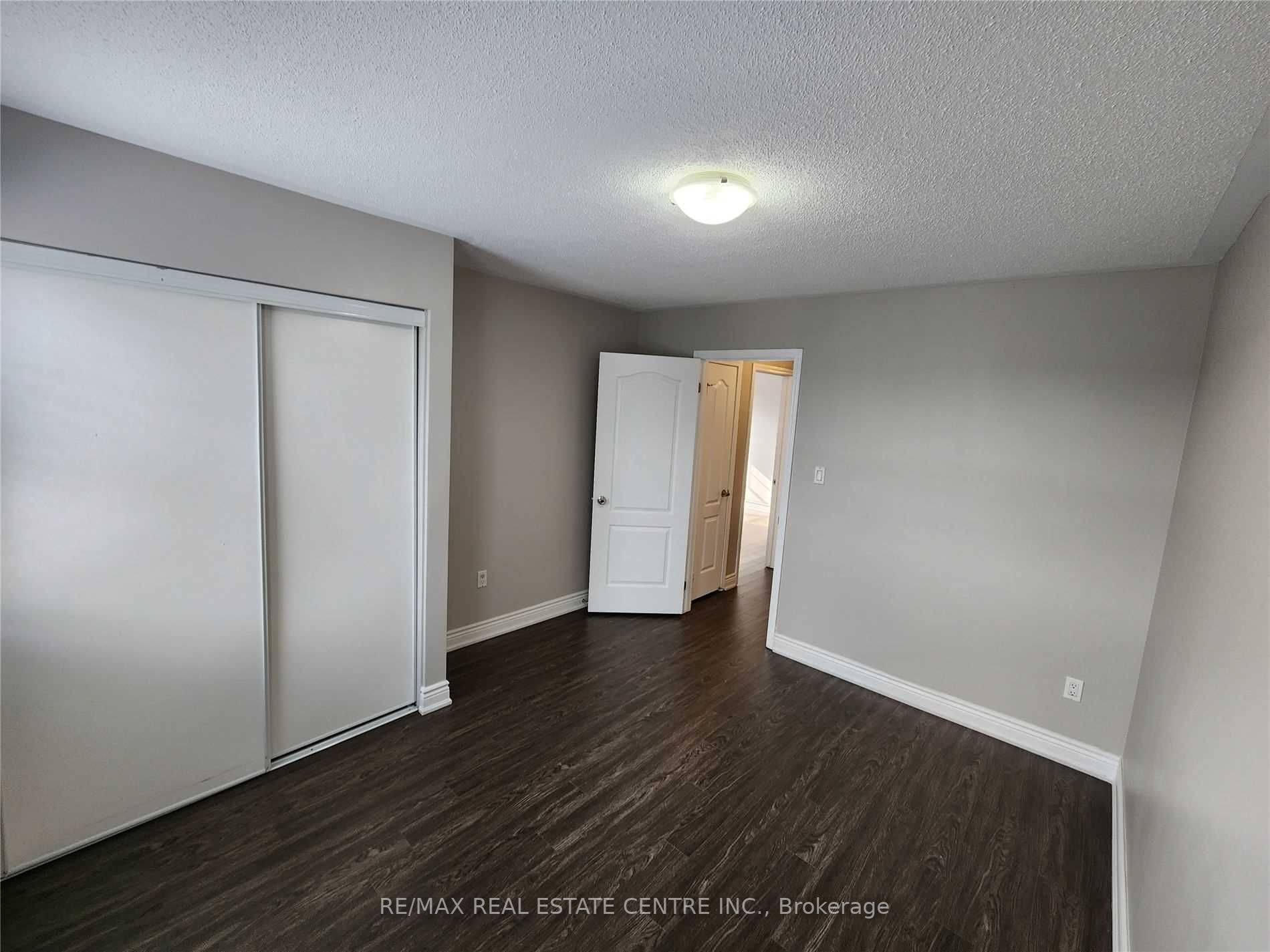 950 Burgess Gdns