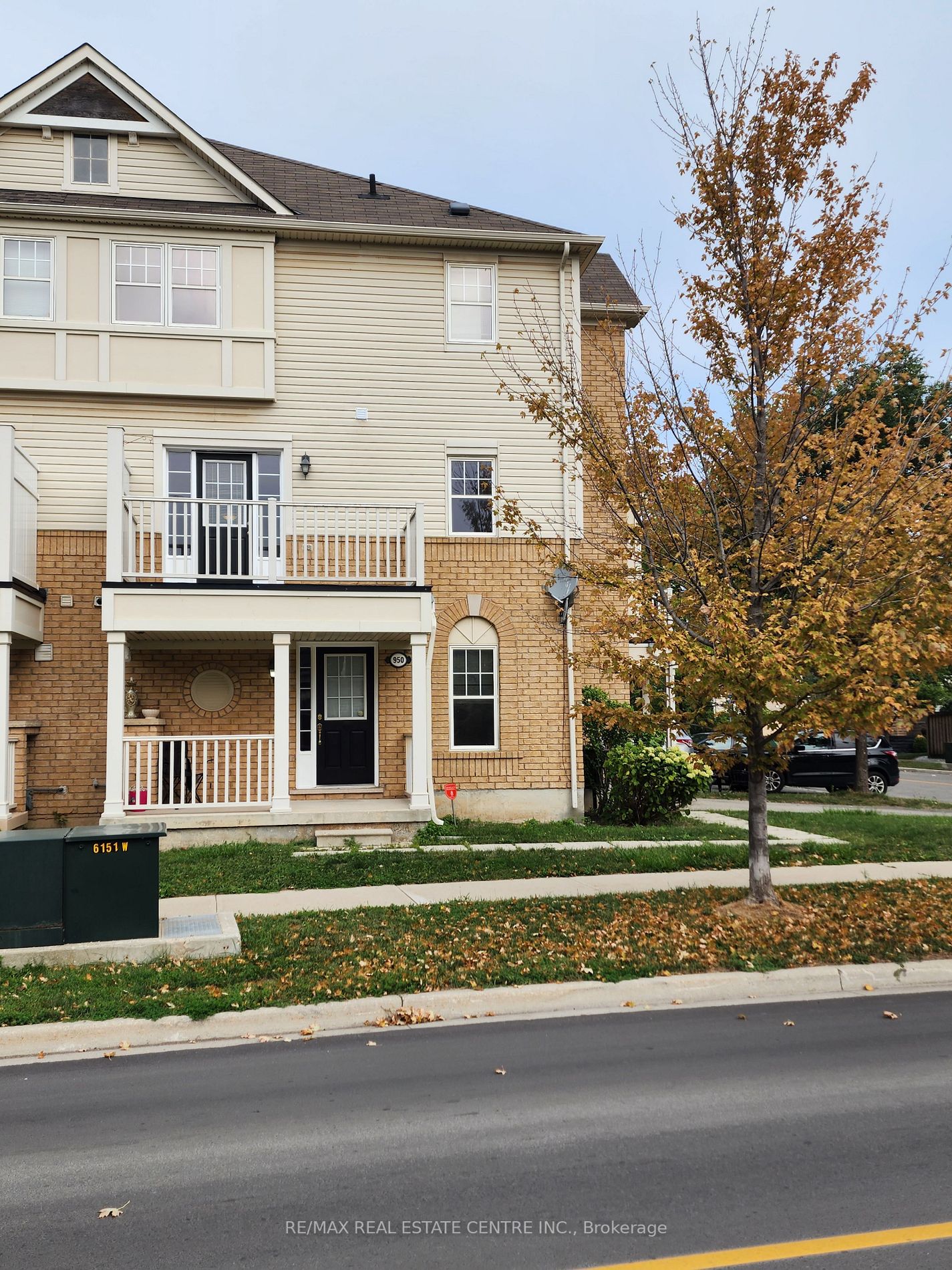 950 Burgess Gdns