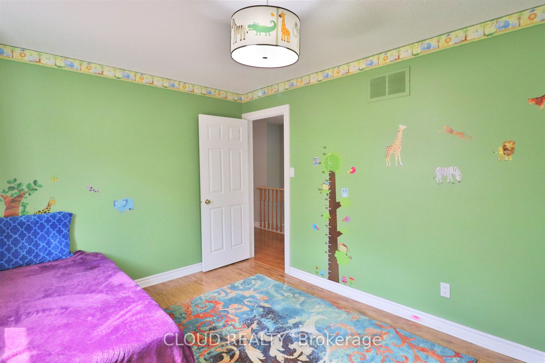 38 Lord Simcoe Dr