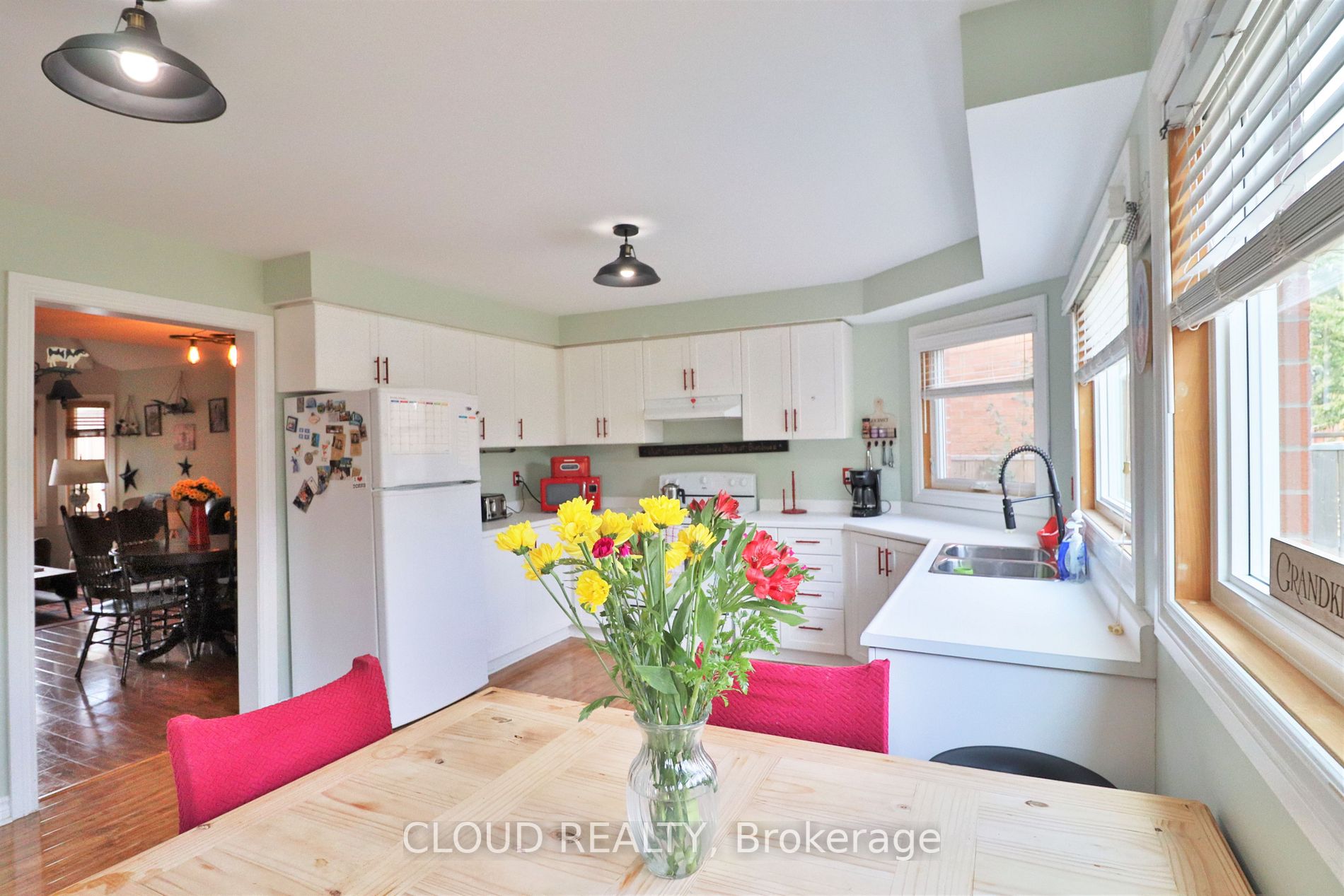 38 Lord Simcoe Dr