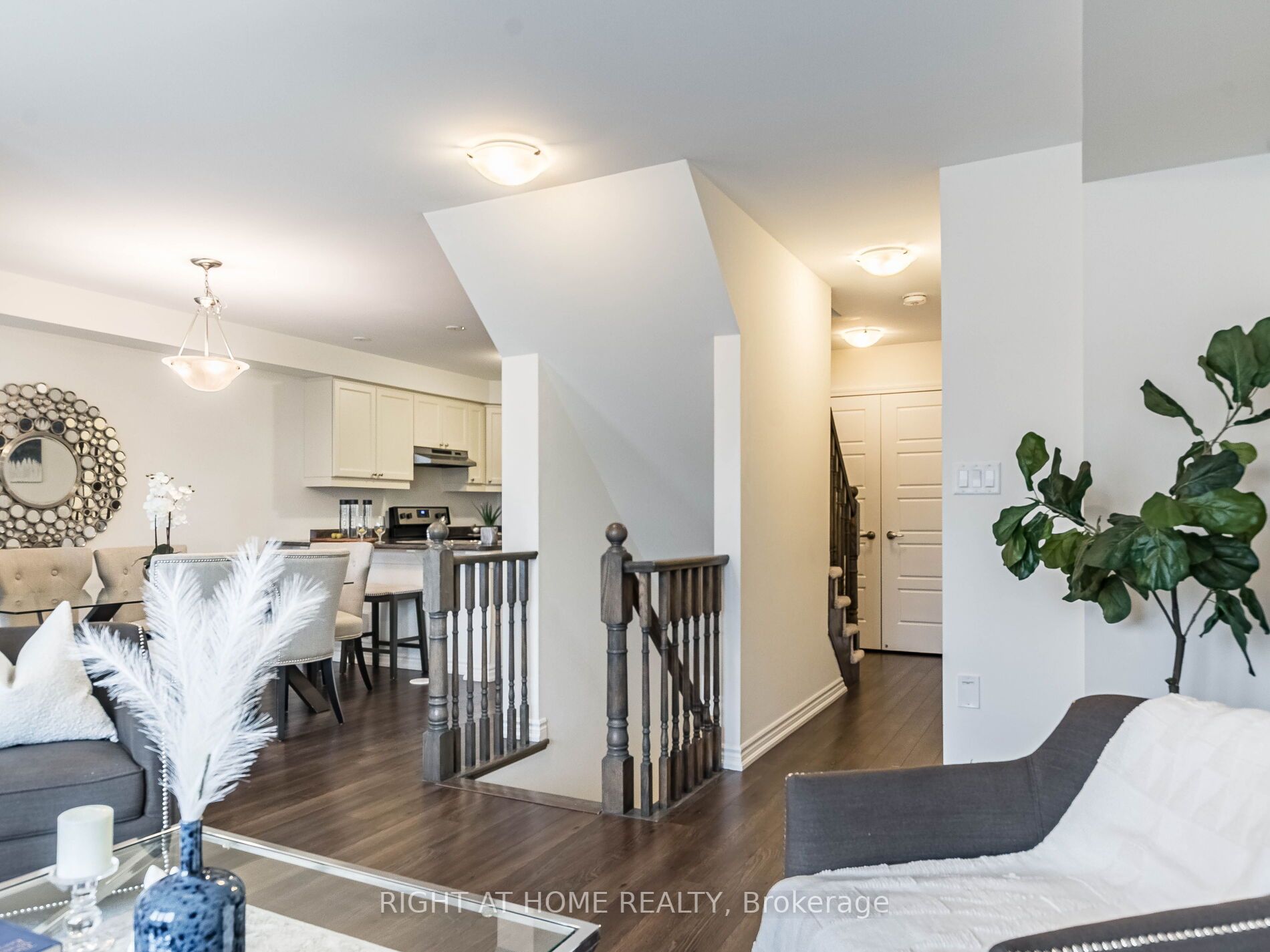 689 Laking Terrace