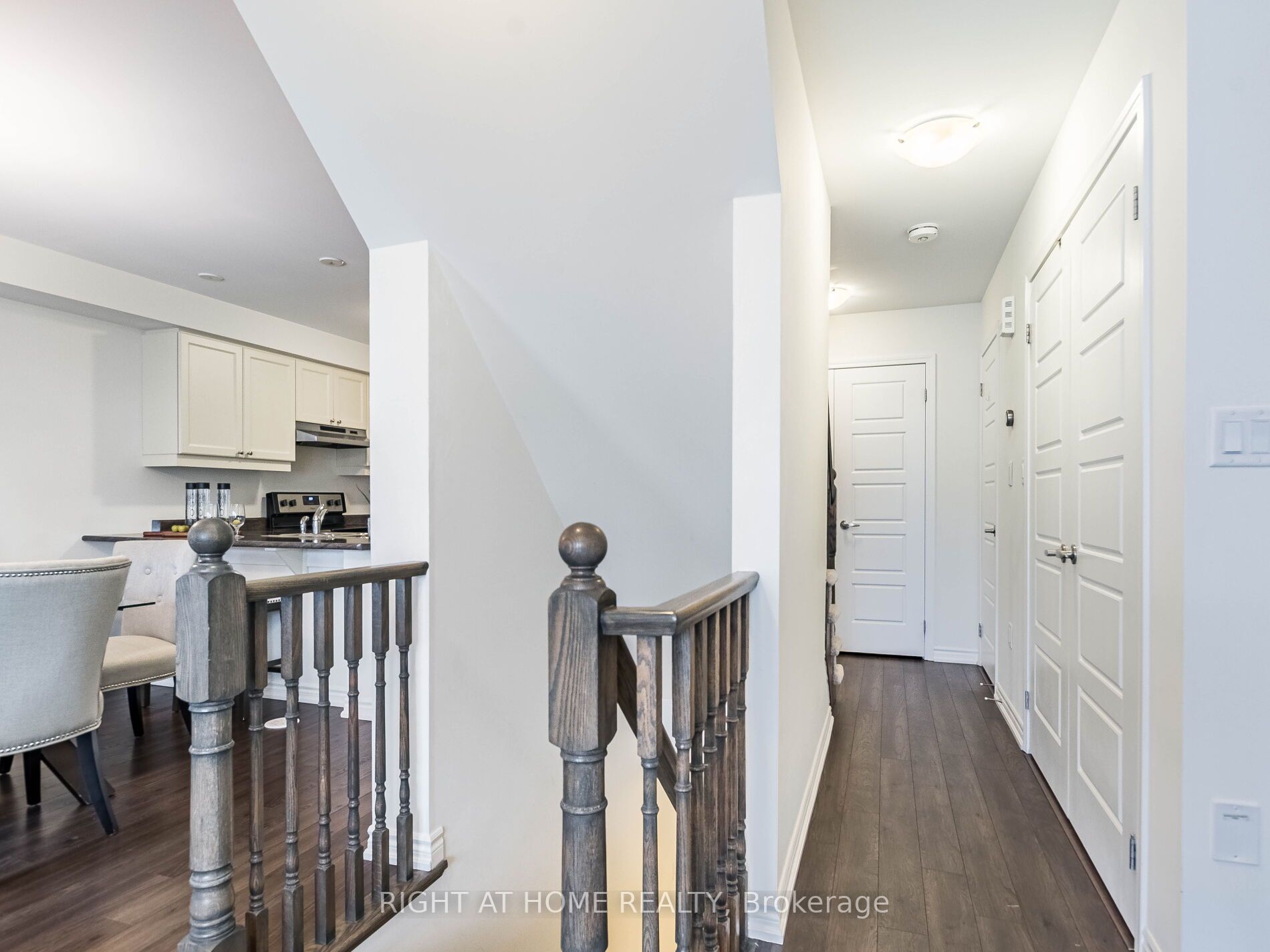 689 Laking Terrace