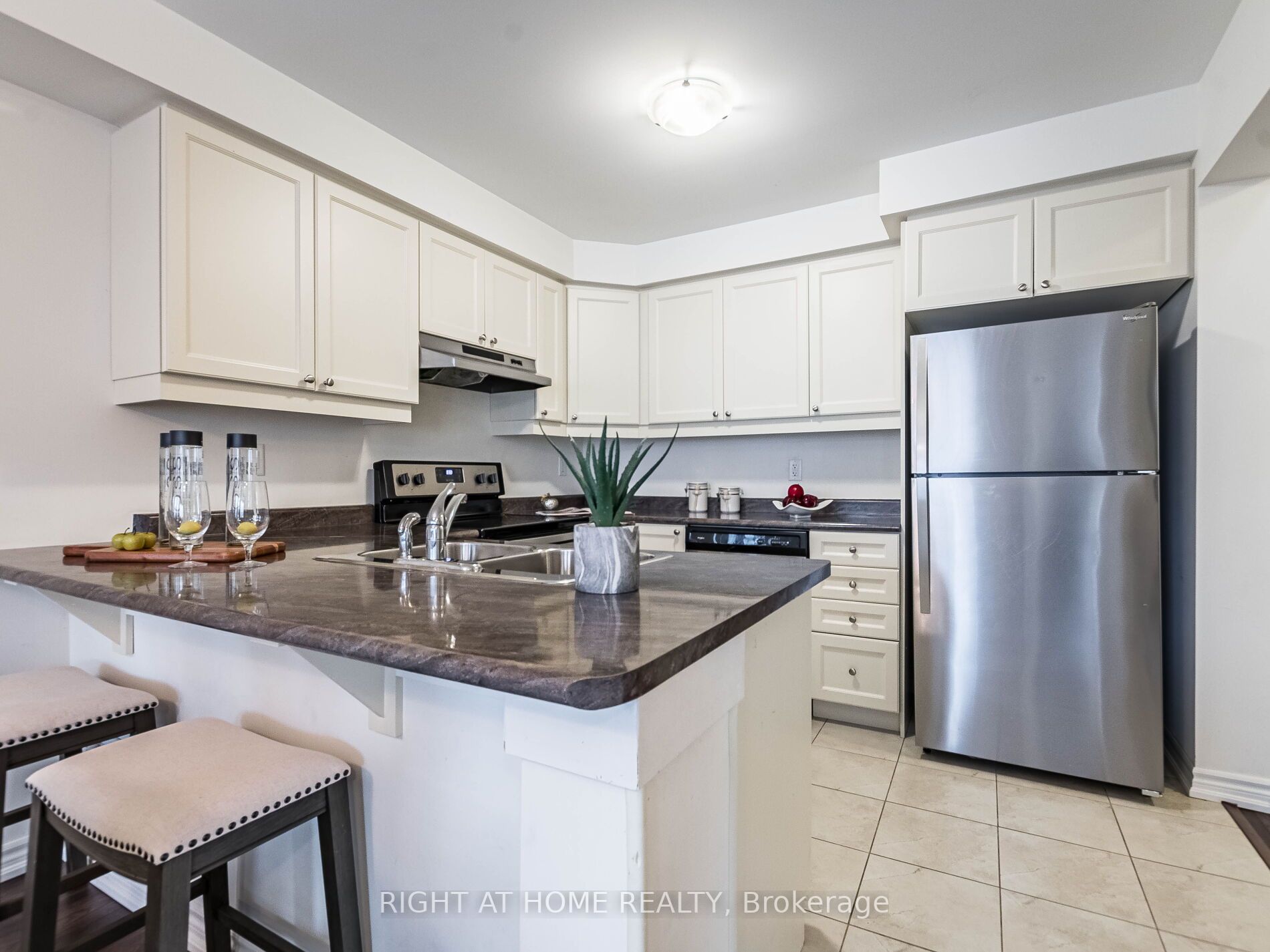 689 Laking Terrace