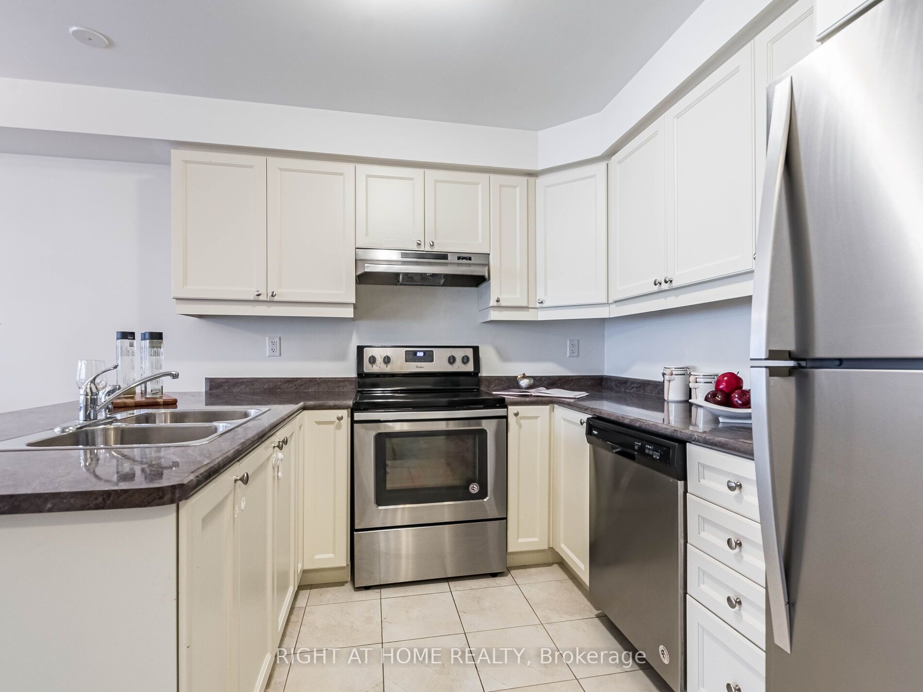 689 Laking Terrace