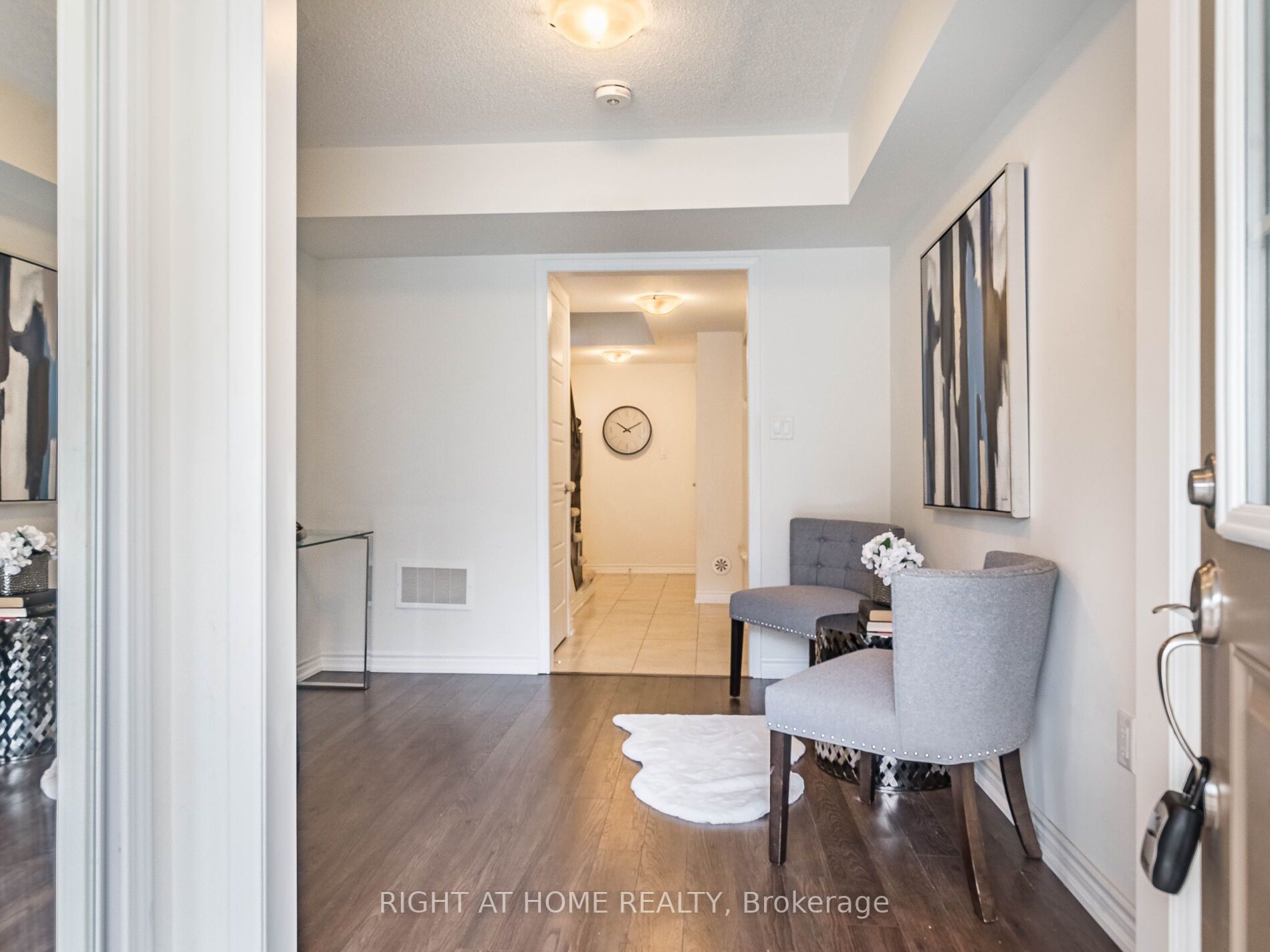 689 Laking Terrace