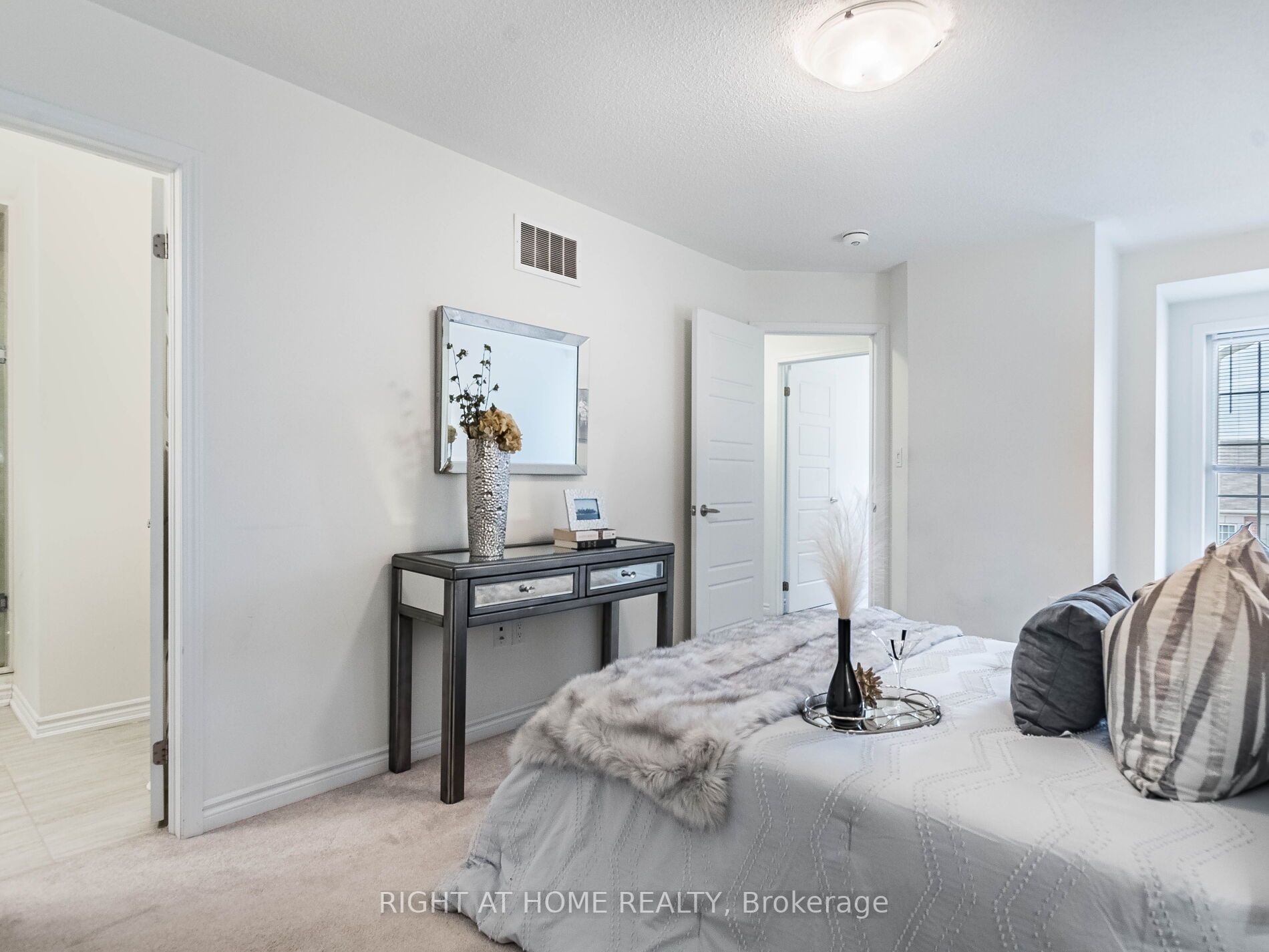 689 Laking Terrace
