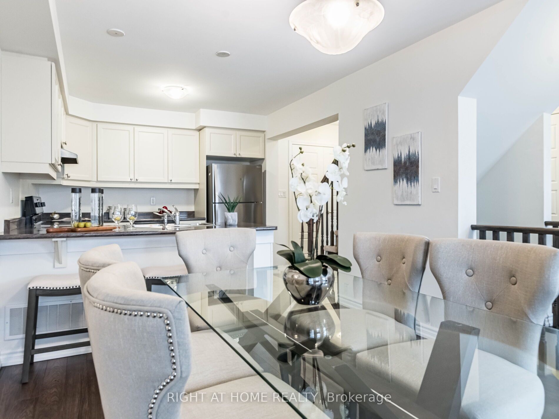 689 Laking Terrace
