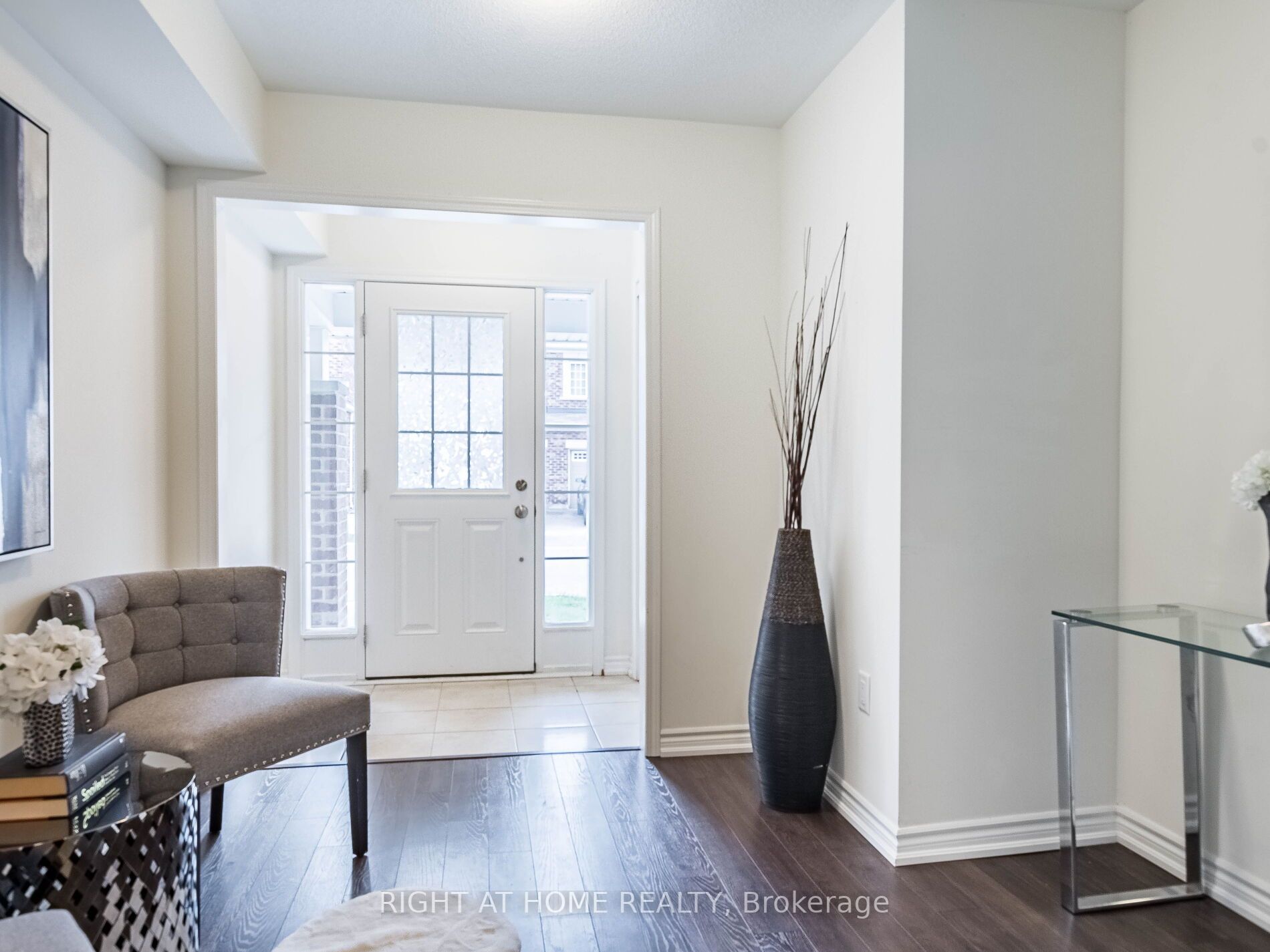 689 Laking Terrace