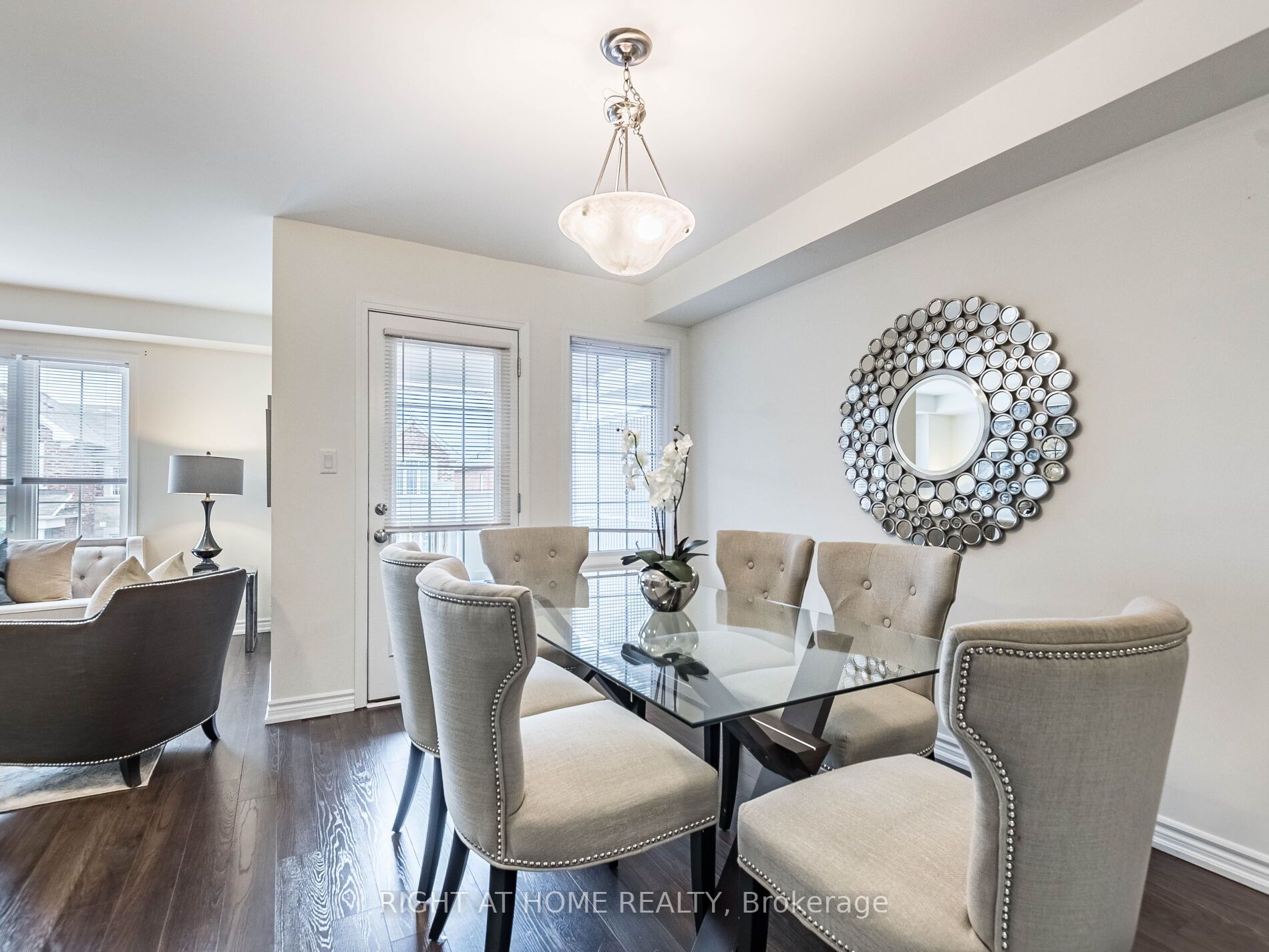 689 Laking Terrace