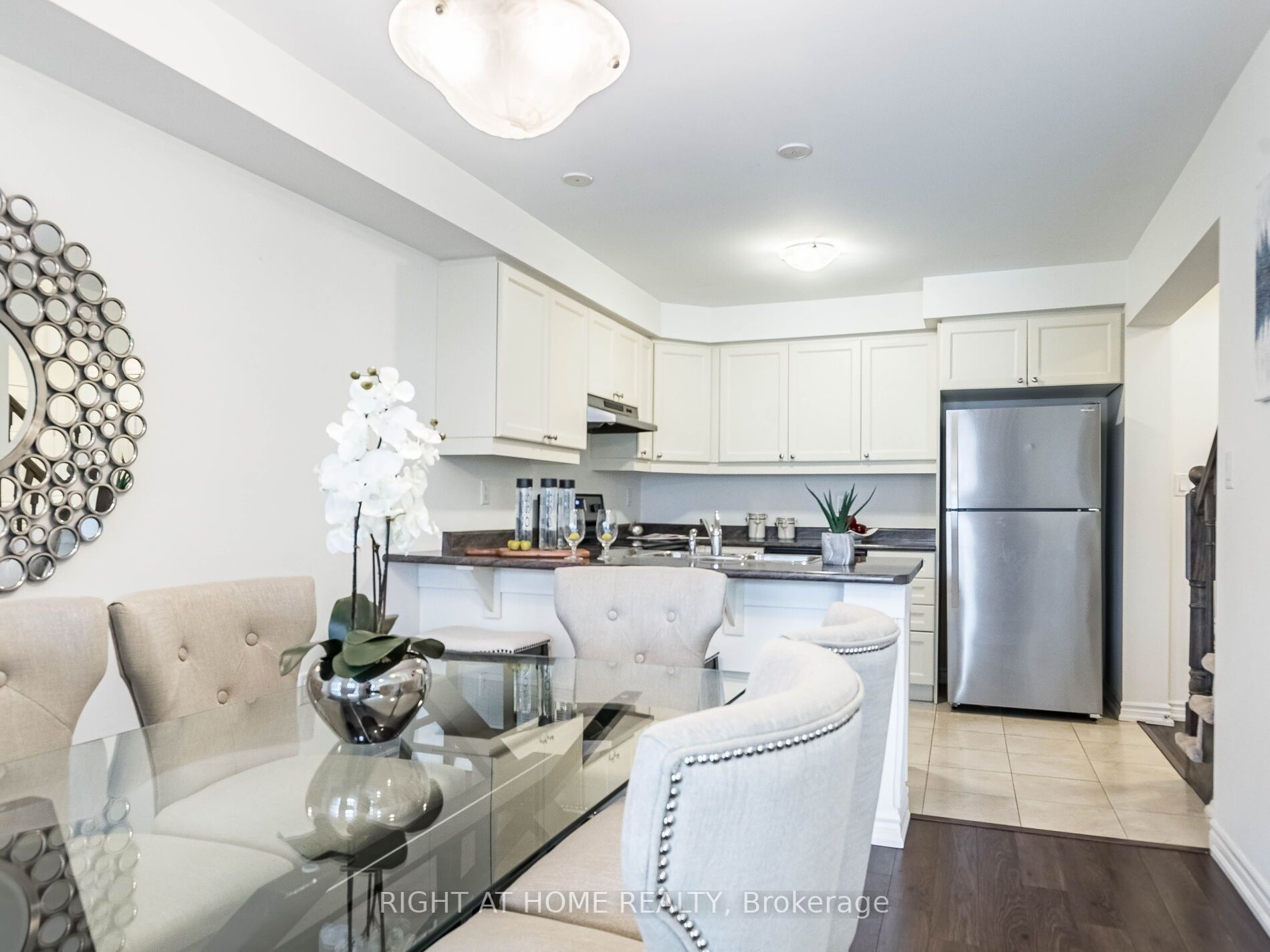 689 Laking Terrace
