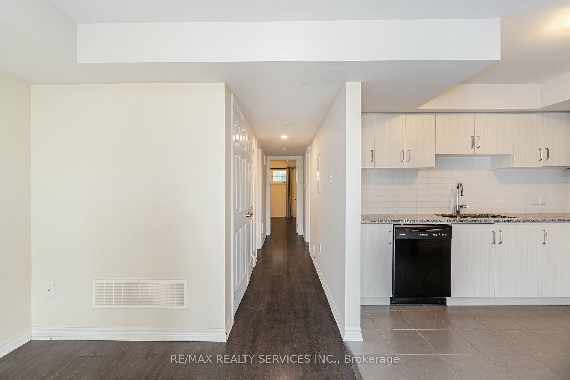 2441 Greenwich Dr, #7