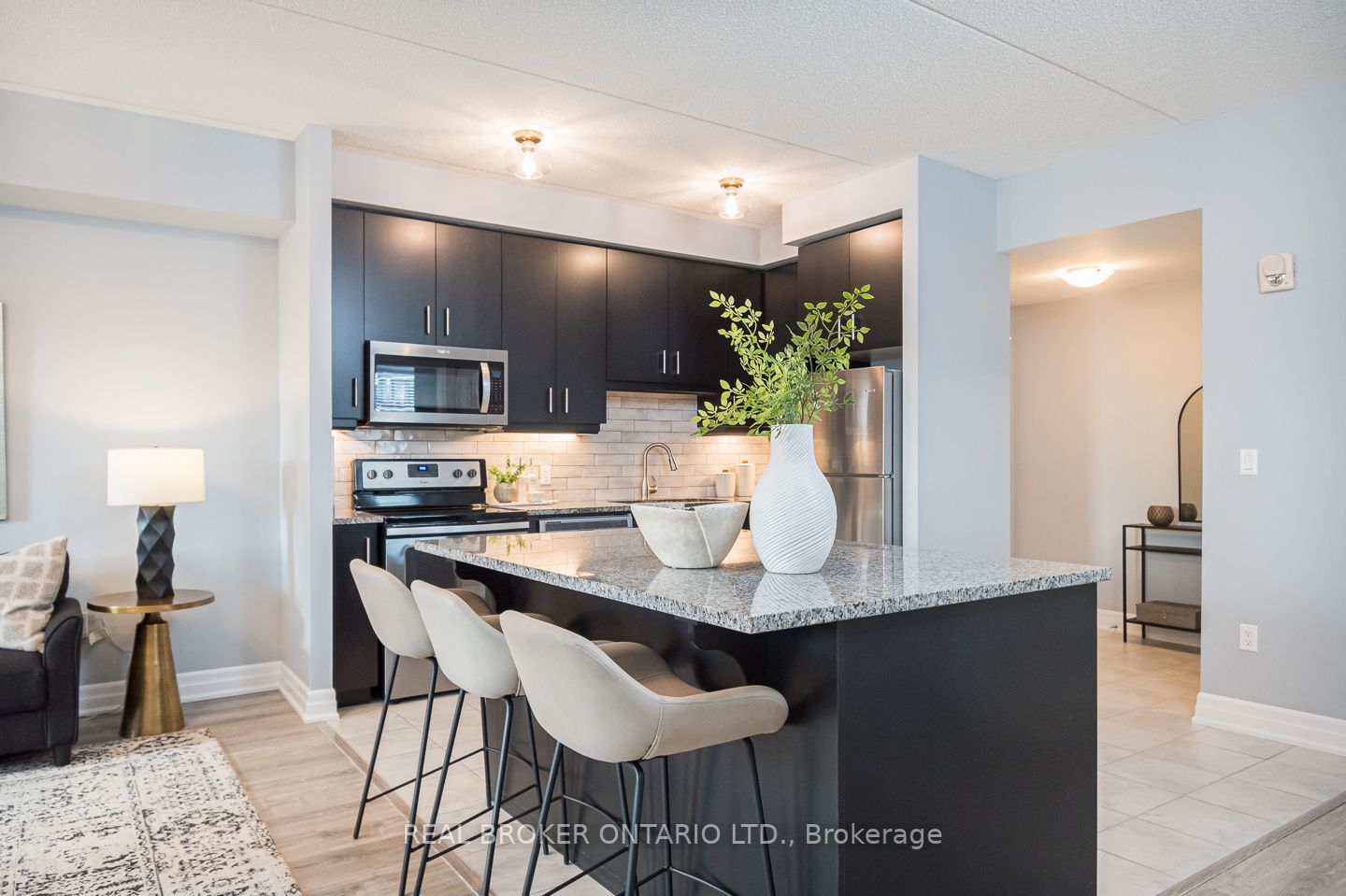 620 Sauve St, #302