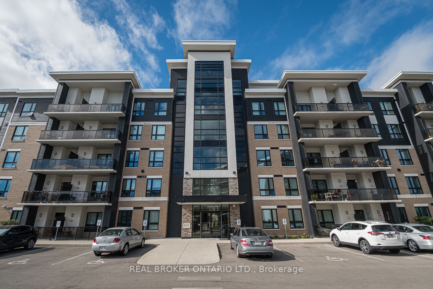 620 Sauve St, #302