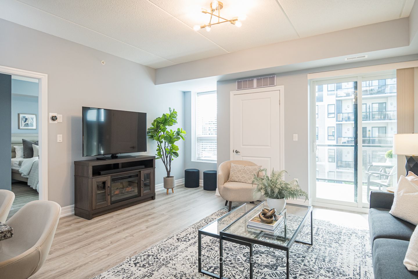 620 Sauve St, #302