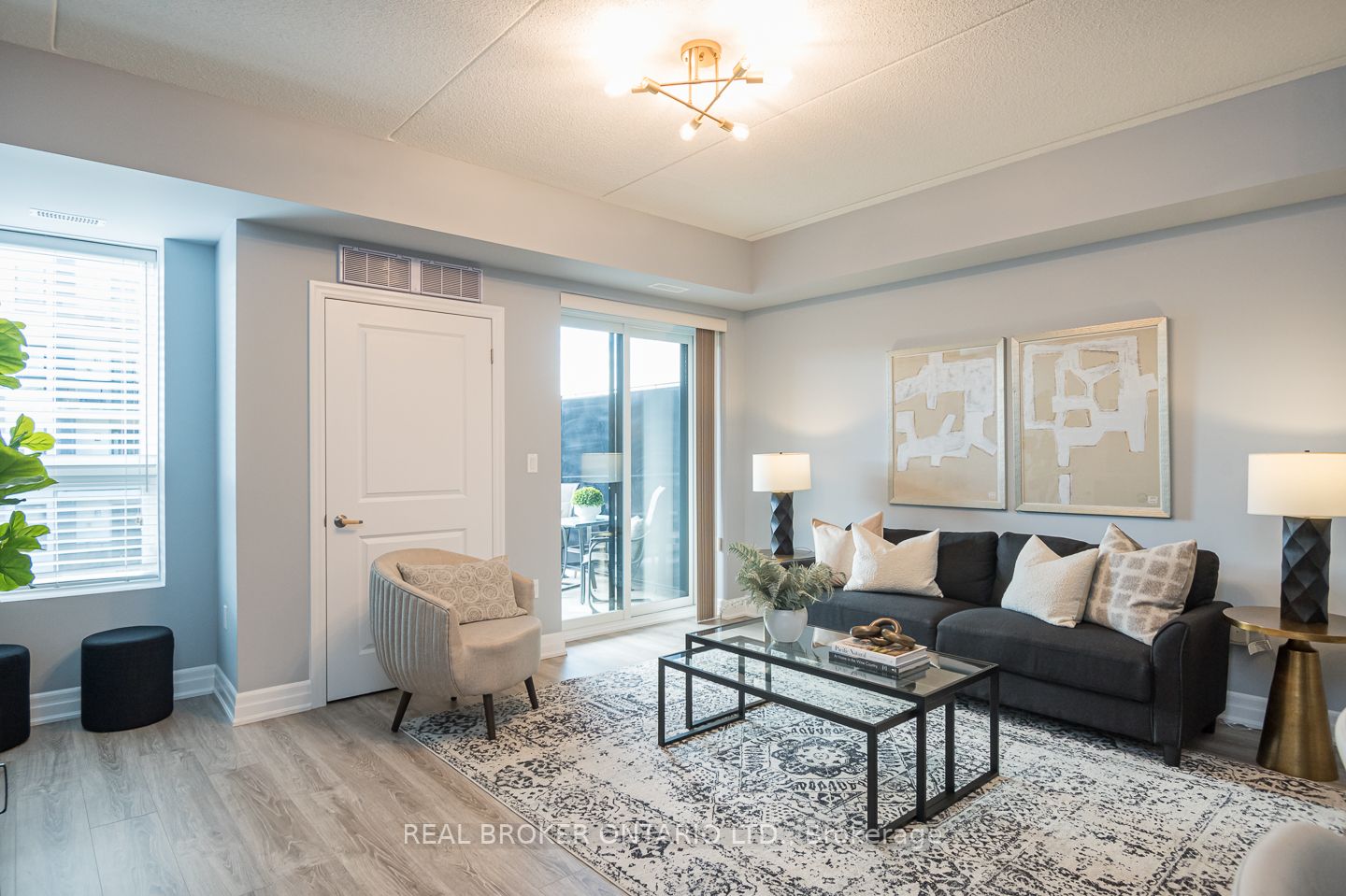 620 Sauve St, #302
