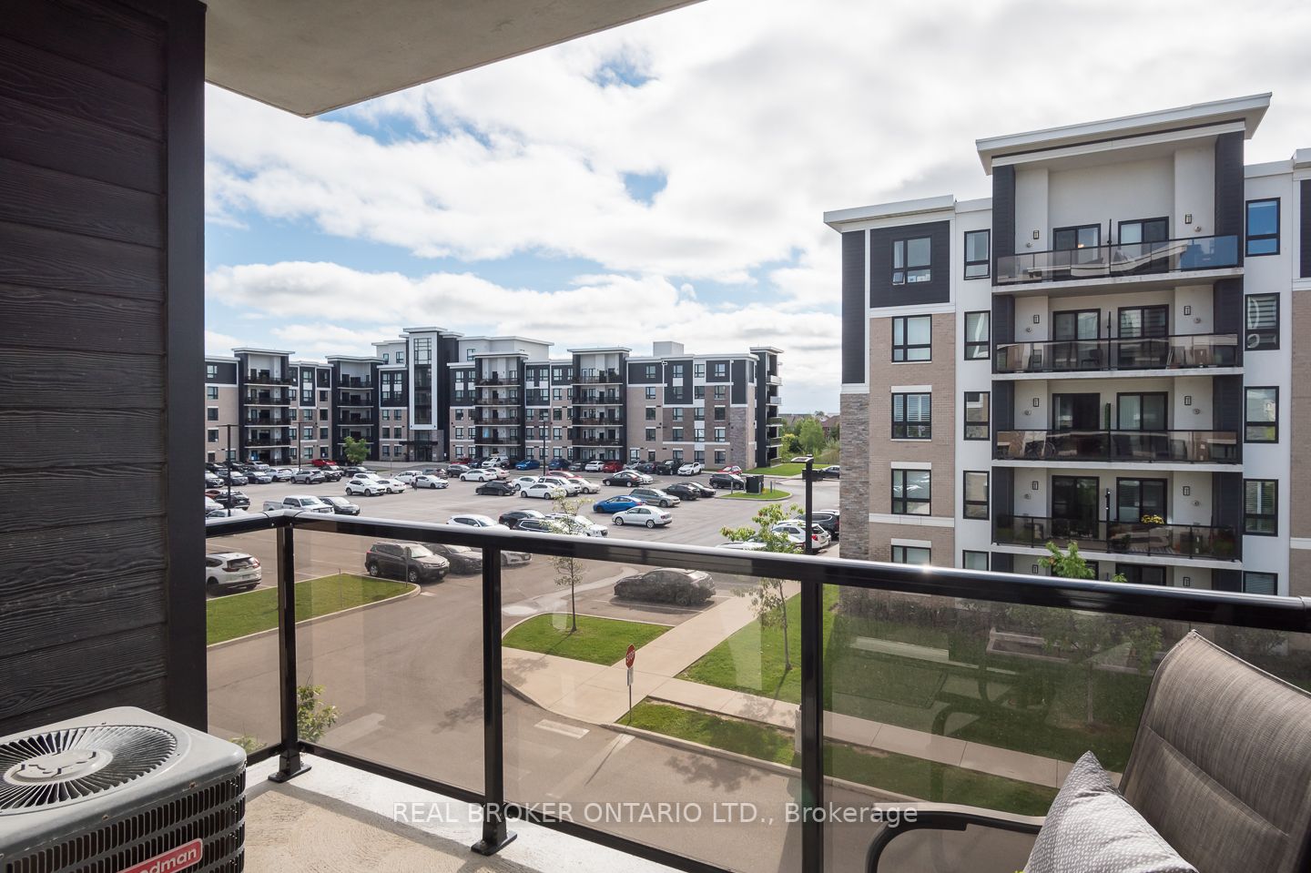 620 Sauve St, #302