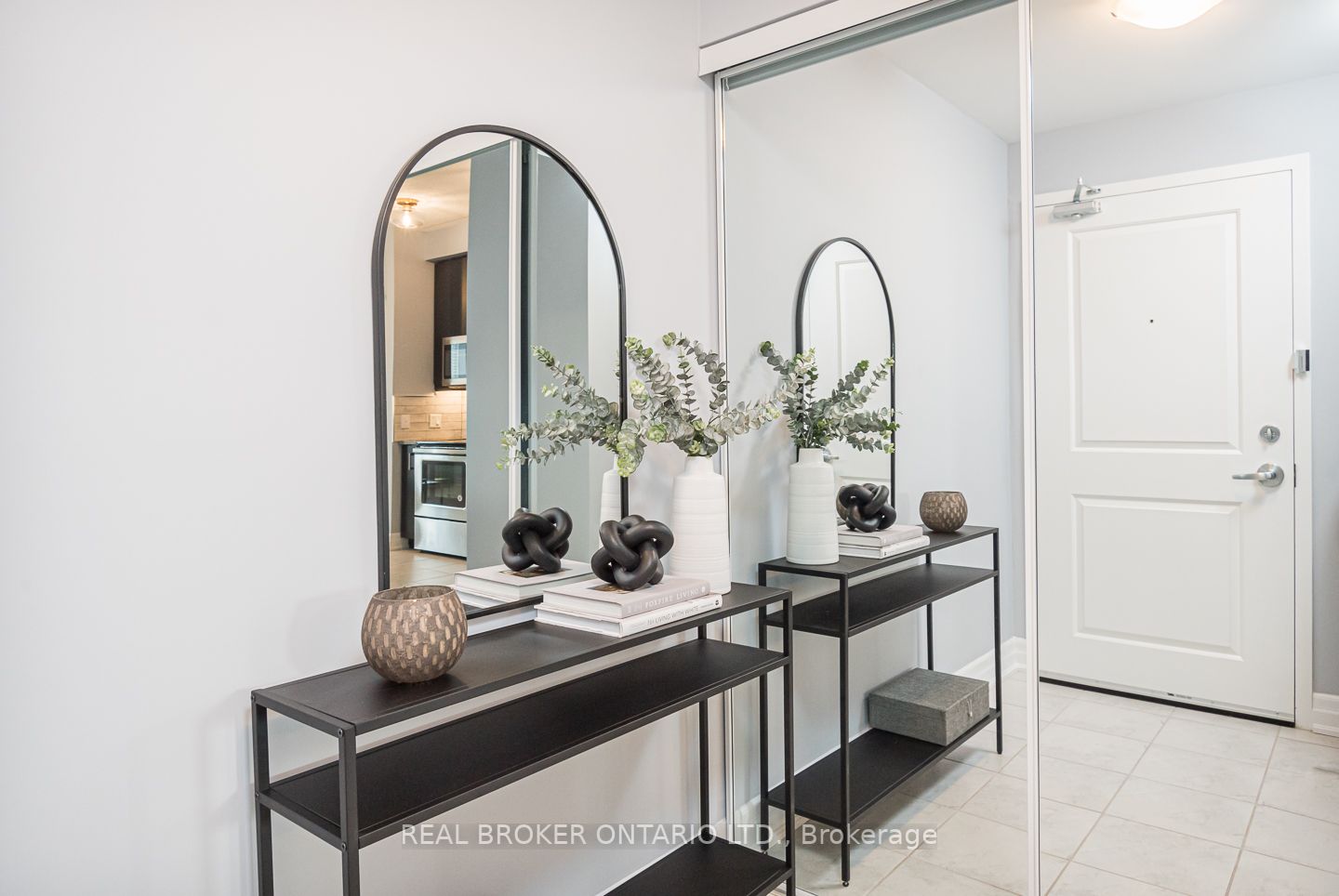620 Sauve St, #302