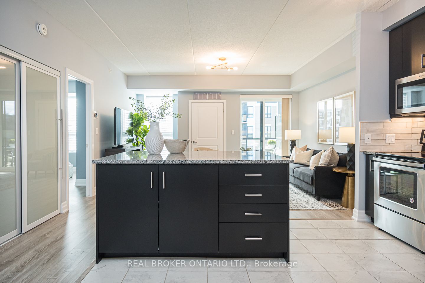 620 Sauve St, #302