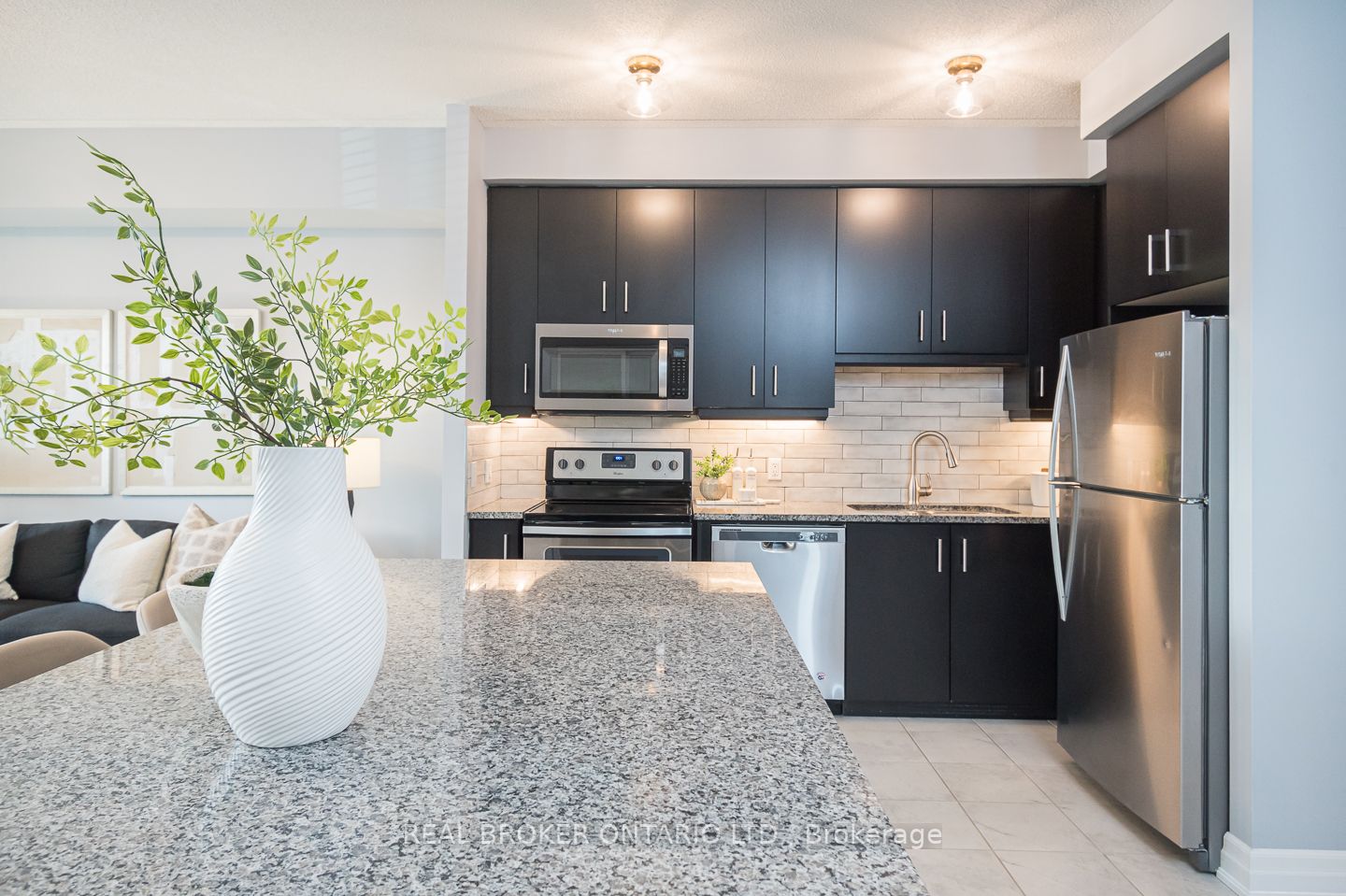 620 Sauve St, #302