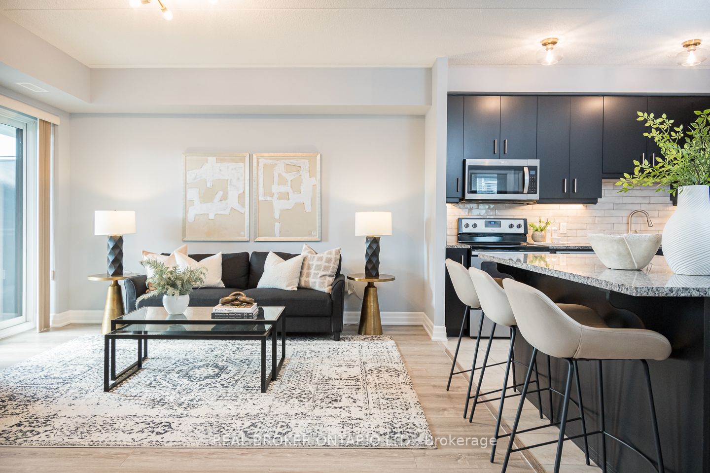 620 Sauve St, #302