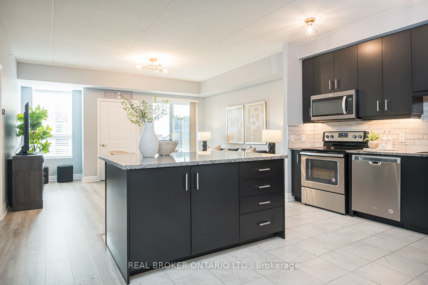 620 Sauve St, #302