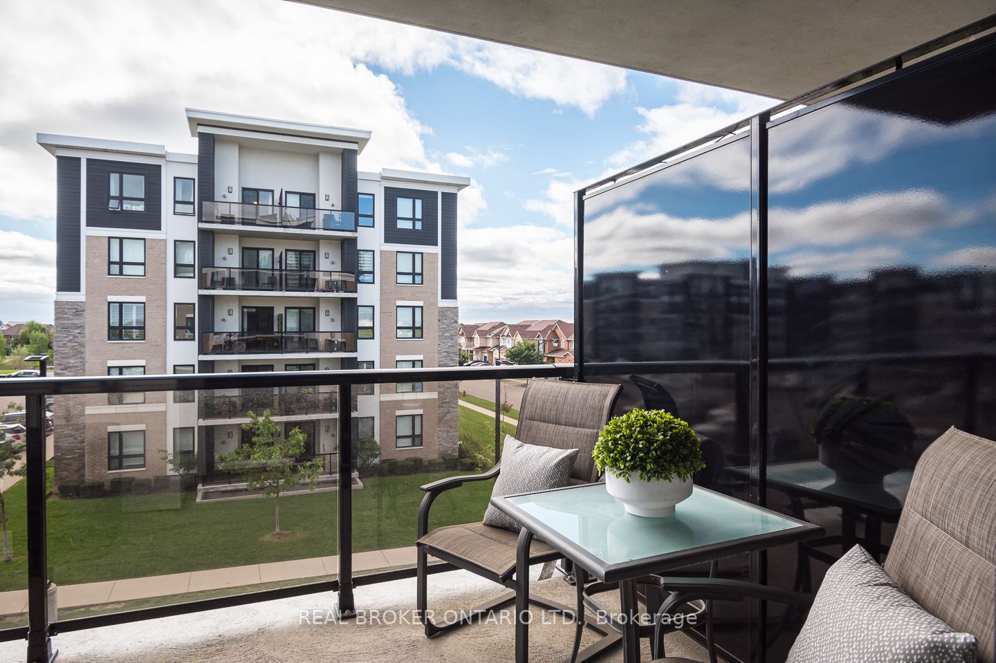 620 Sauve St, #302