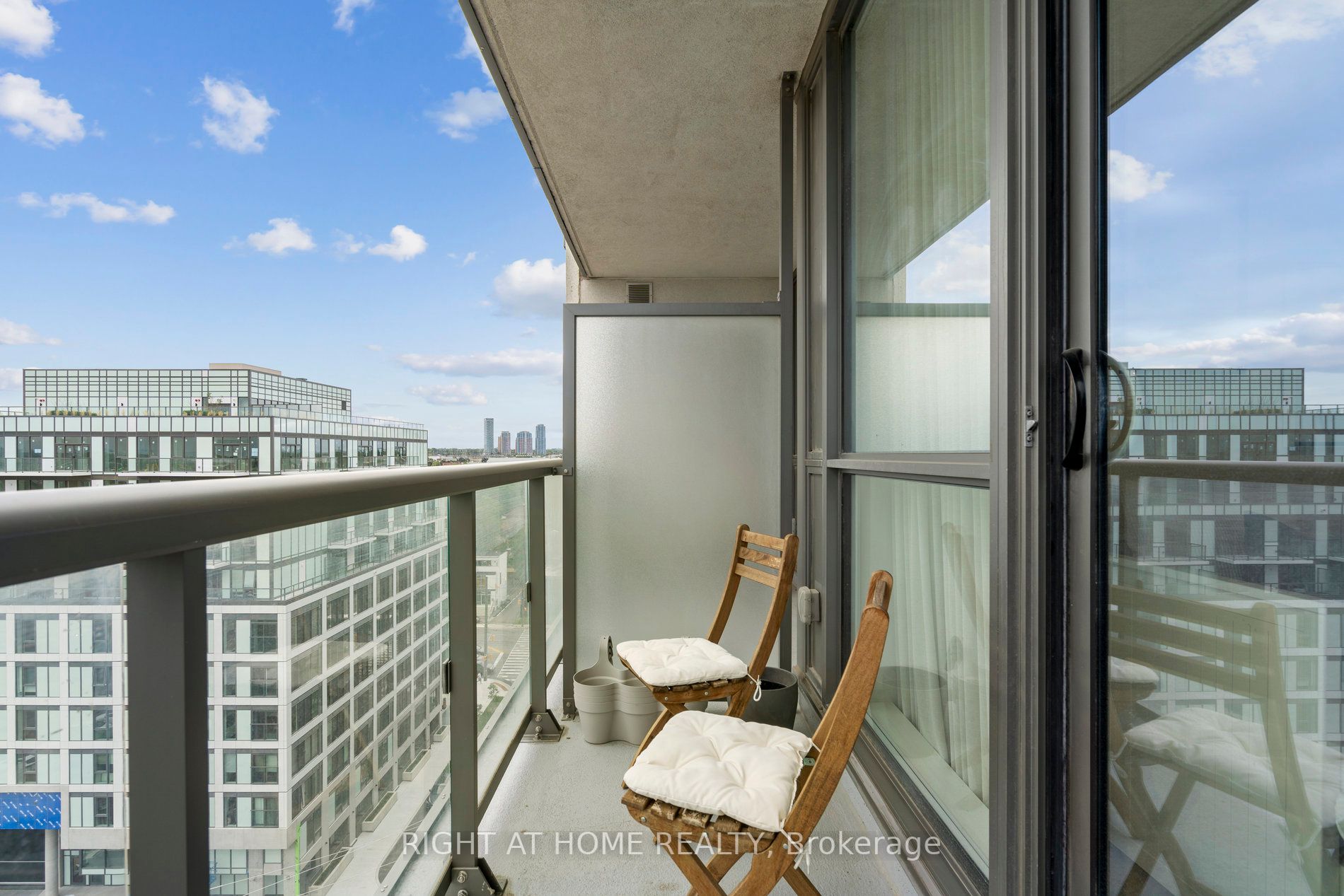 15 Zorra St, #1007