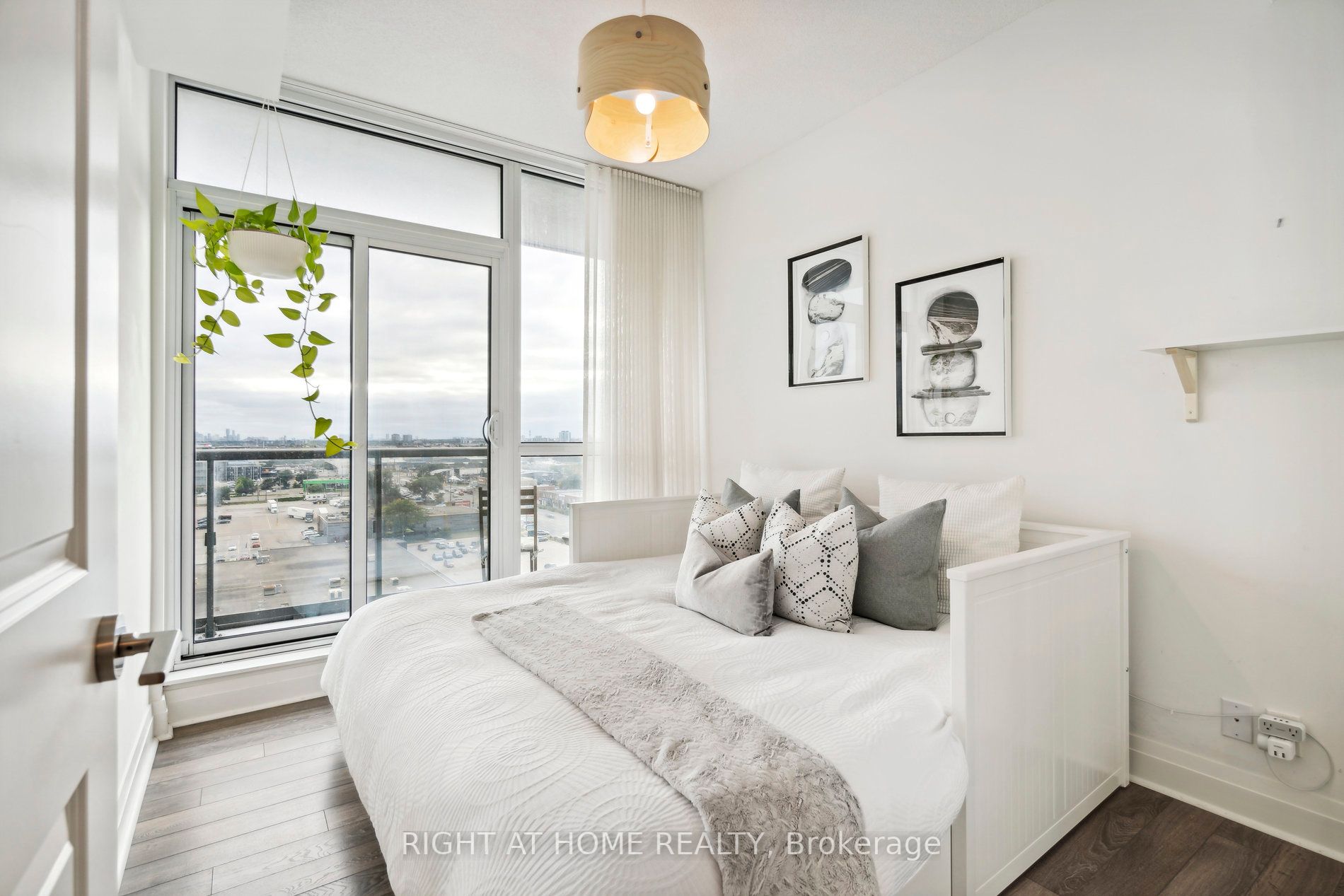 15 Zorra St, #1007