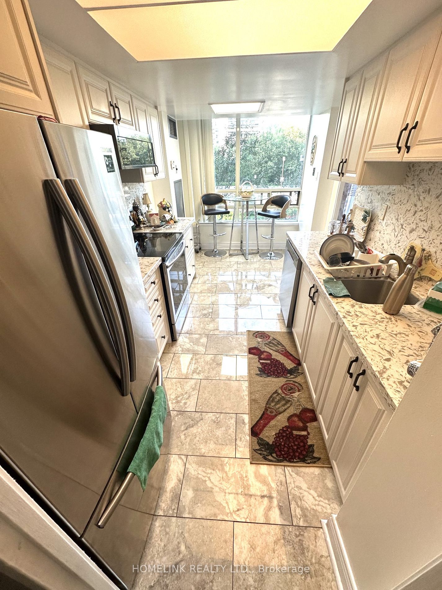 75 King St E, #201