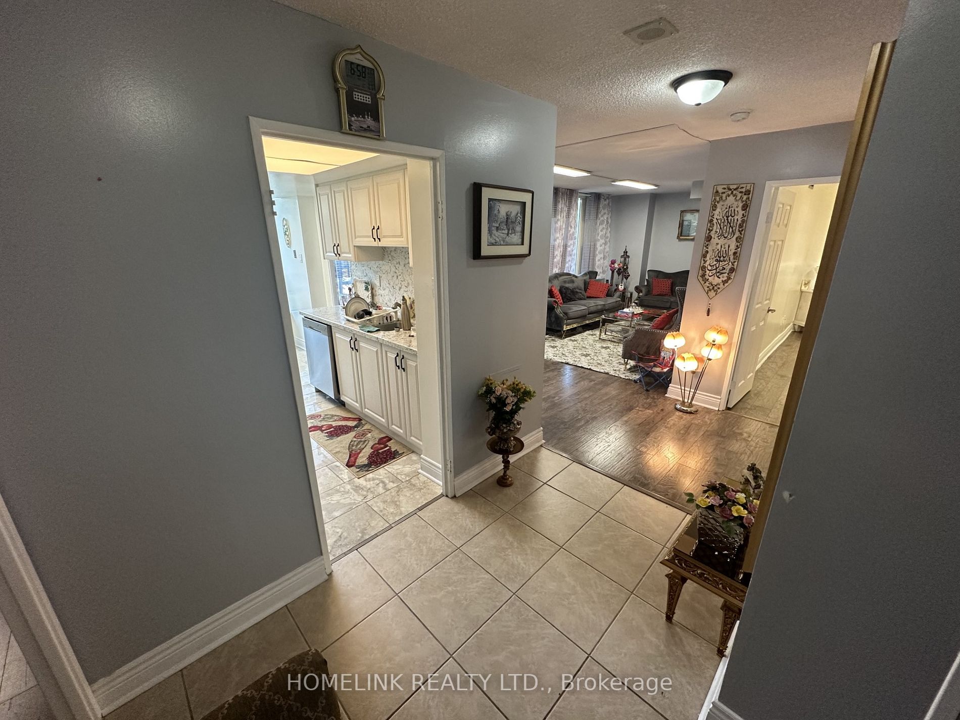 75 King St E, #201