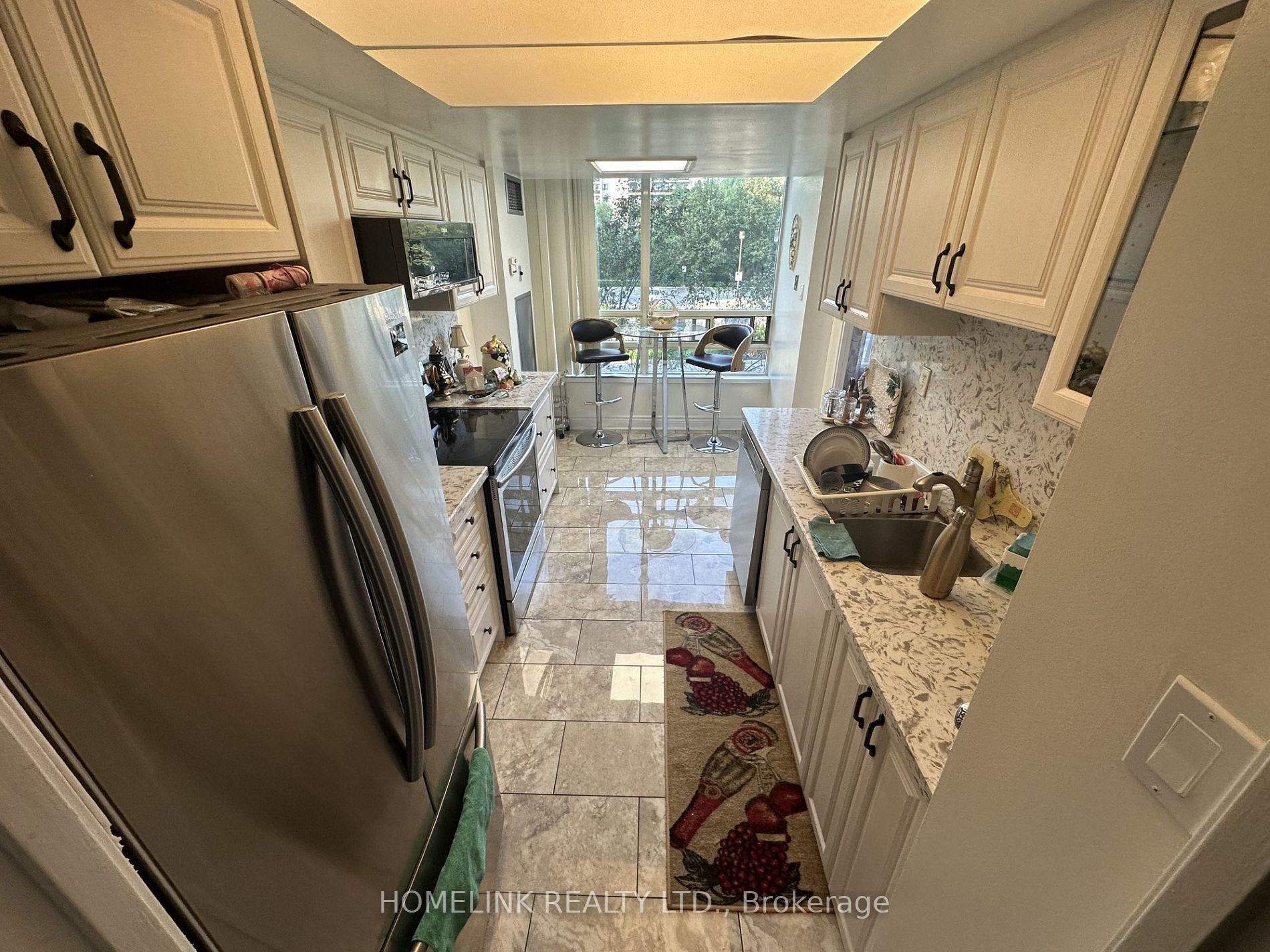 75 King St E, #201